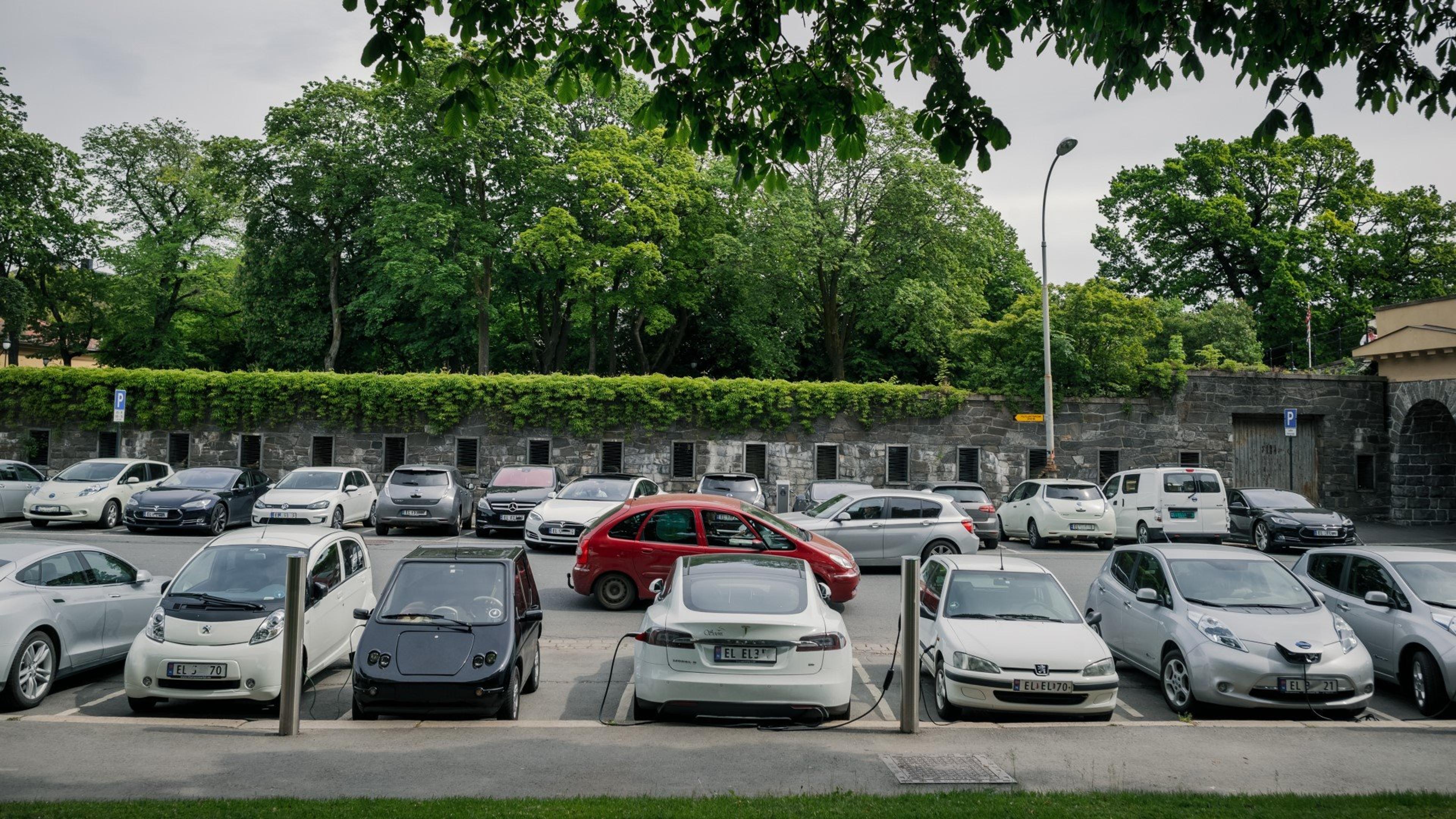 Masse elektriske biler i en bilpark