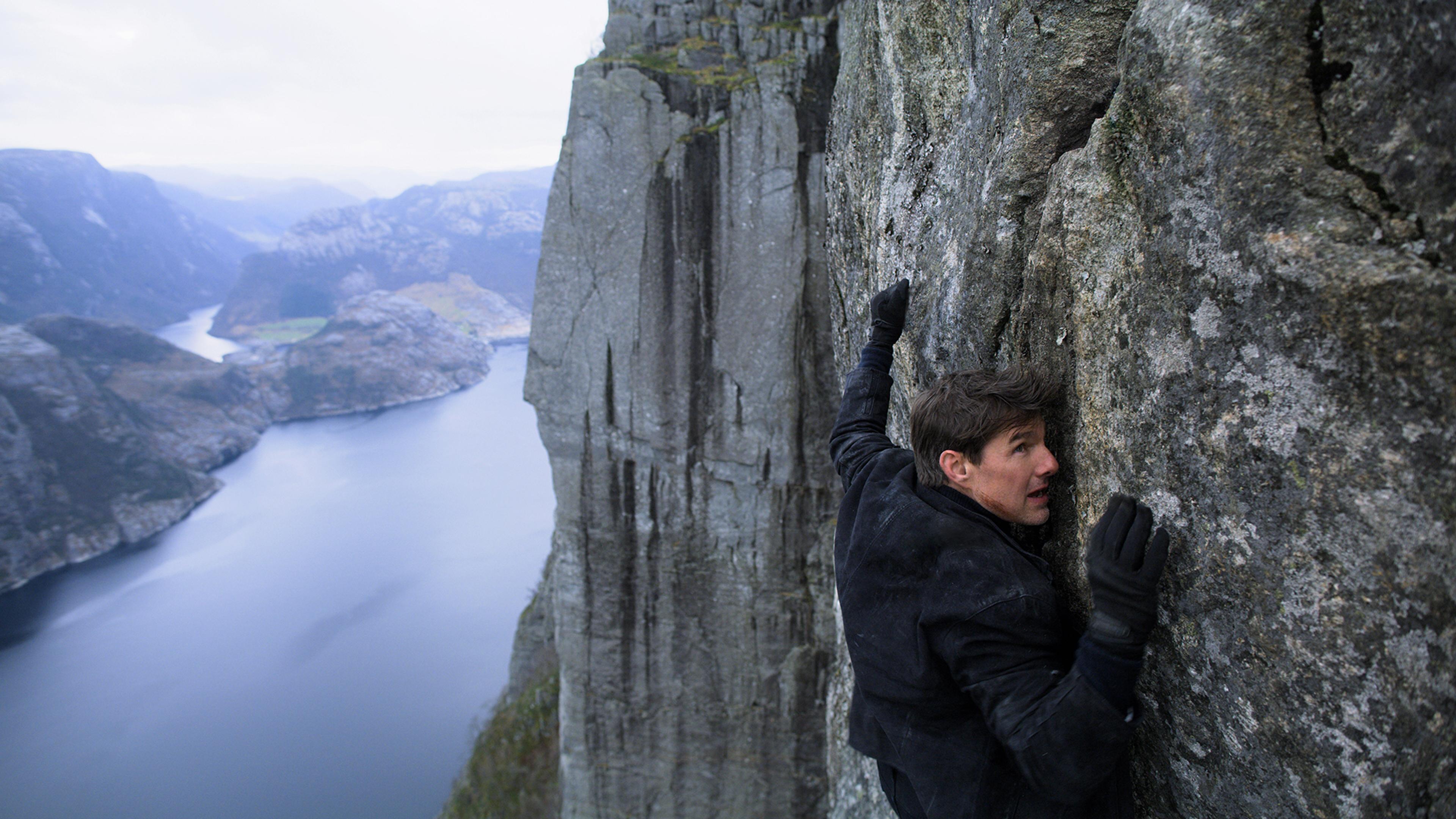 Tom Cruise som henger i fjellet ved Preikestolen