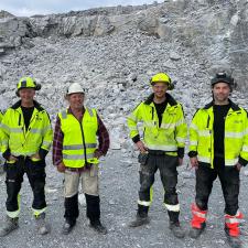 Fem ansatte i Hypex Bio i arbeidsuniform