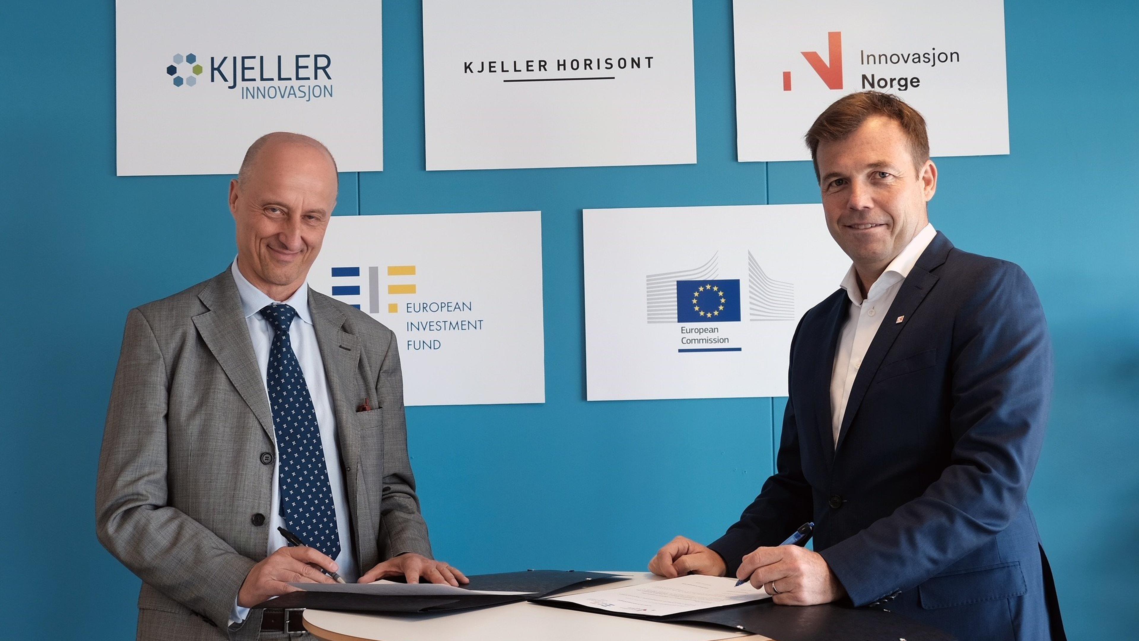 Investeringsansvarlig i EIF Alessandro Tappi og direktør for Gründer og oppstartbedrifter i Innovasjon Norge Pål T. Næss signerer avtalen
