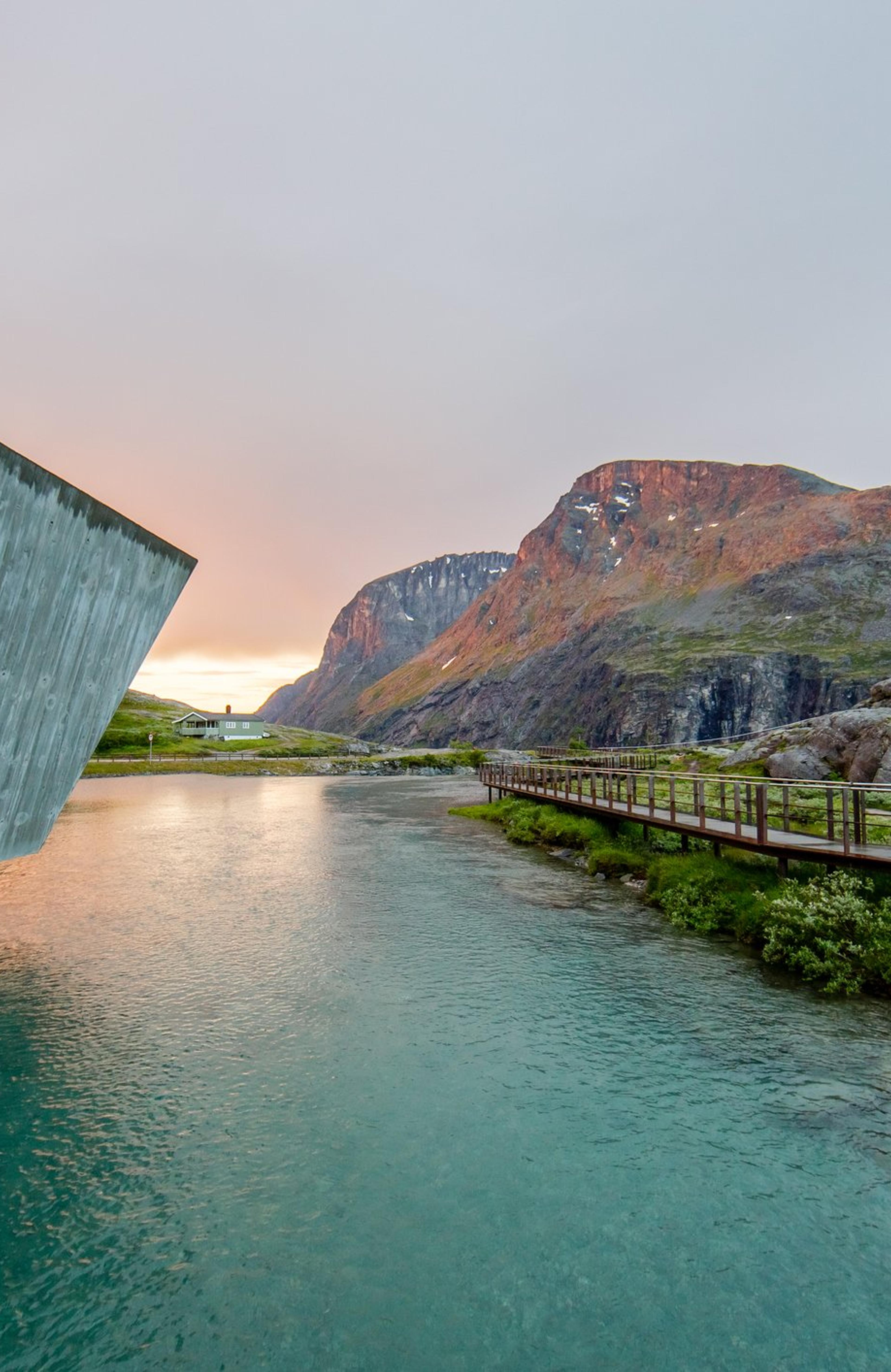 Utsikt mot Trollstigen en sommerkveld