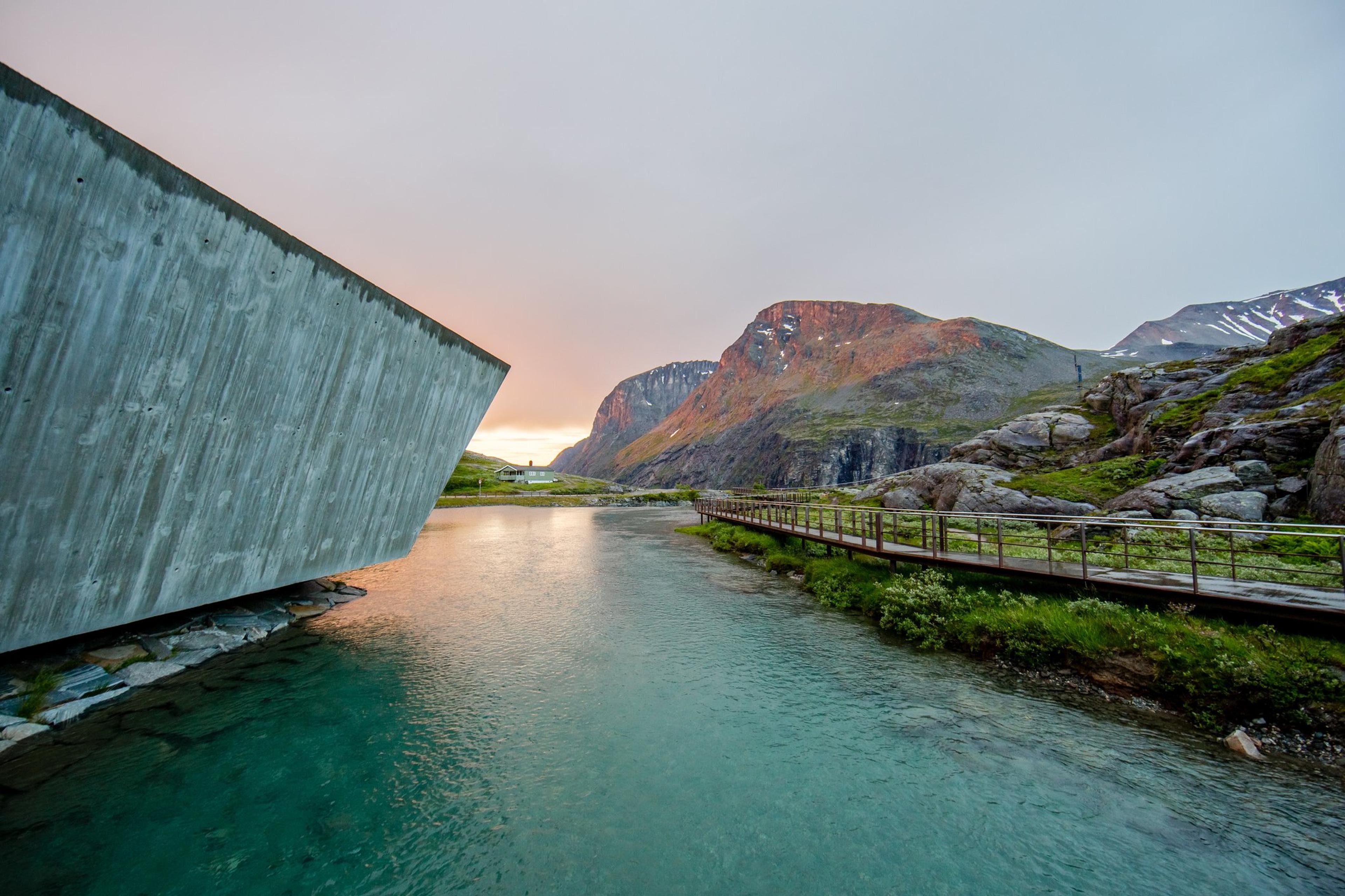 Utsikt mot Trollstigen en sommerkveld