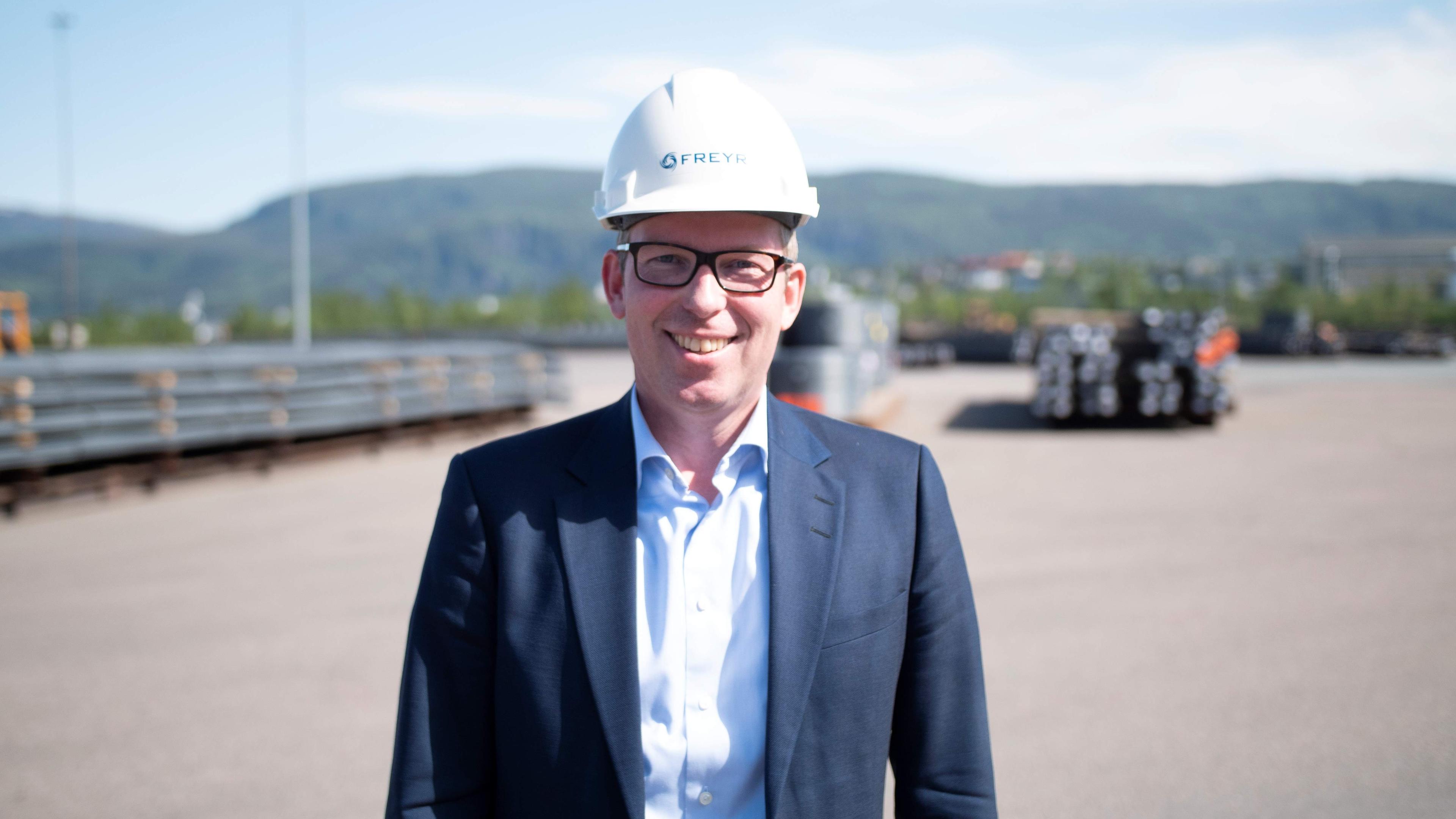 Administrerende direktør i Innovasjon Norge, Håkon Haugli, på tomta der Freyr bygger ny batterifabrikk