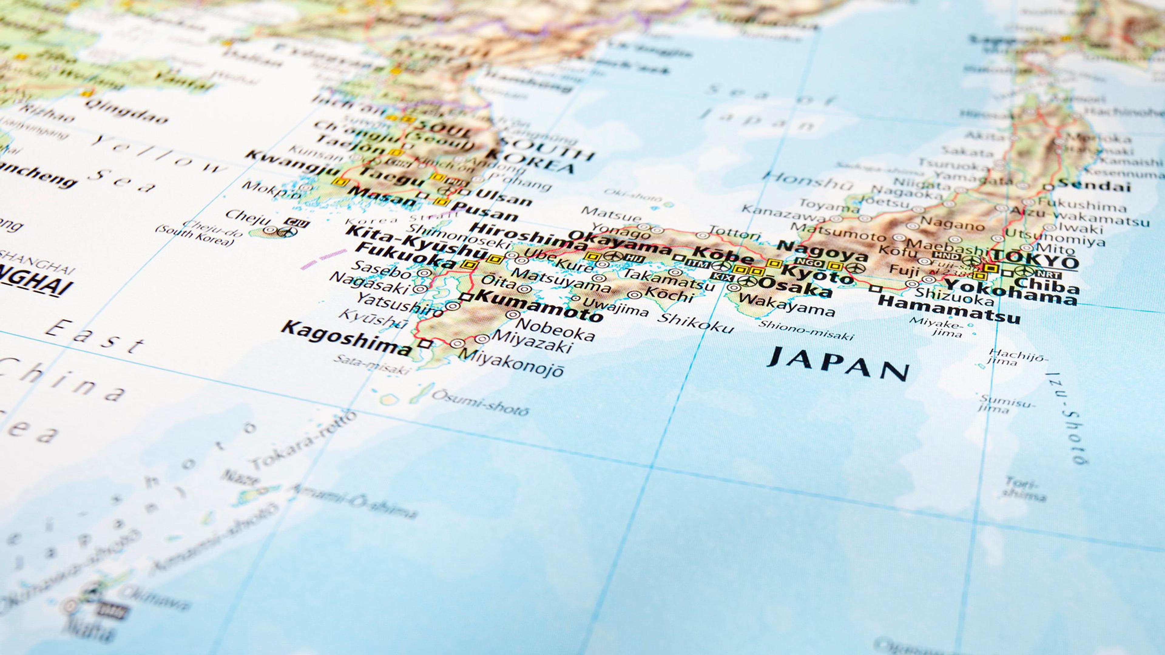 Kartutsnitt av Japan med hav rundt