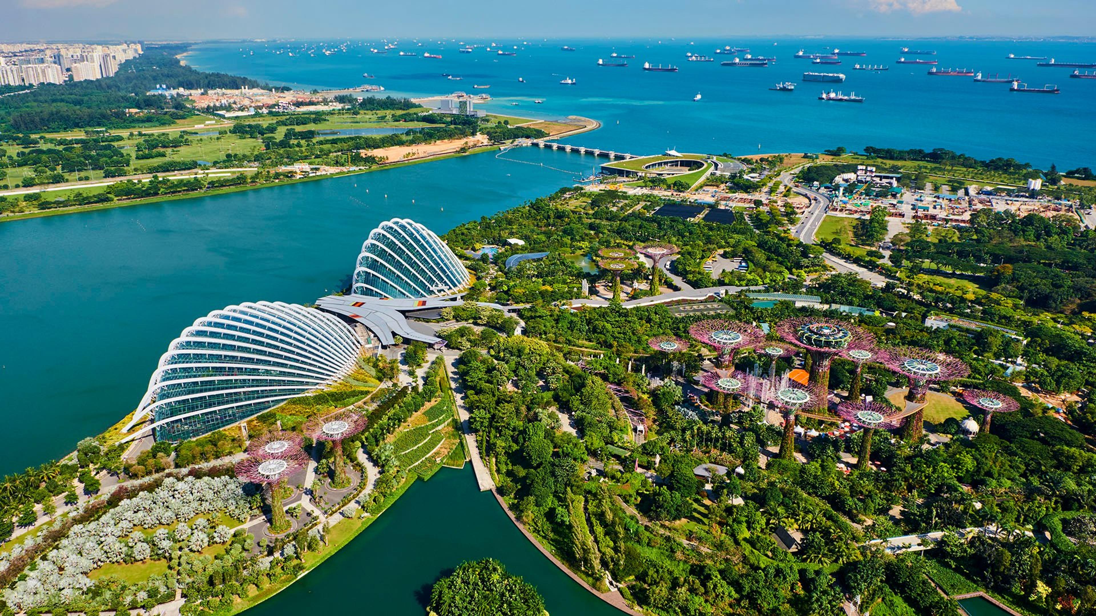 Singapore by med hav, båter og byhage