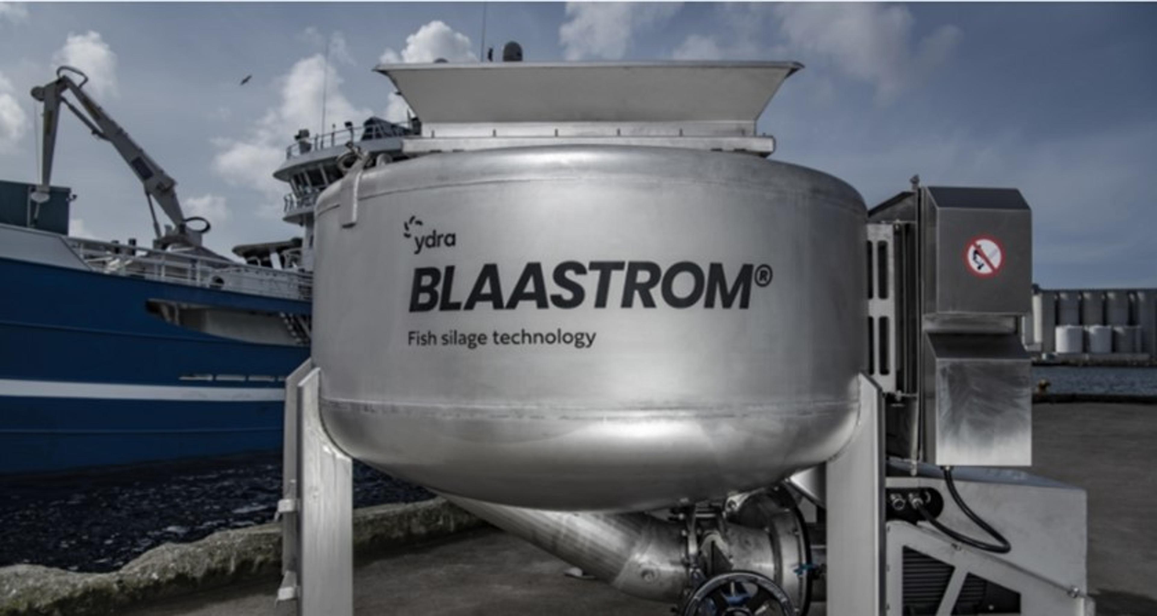 En grå pumpe fra Ydra med teksten Blaastrom Fish silage technology