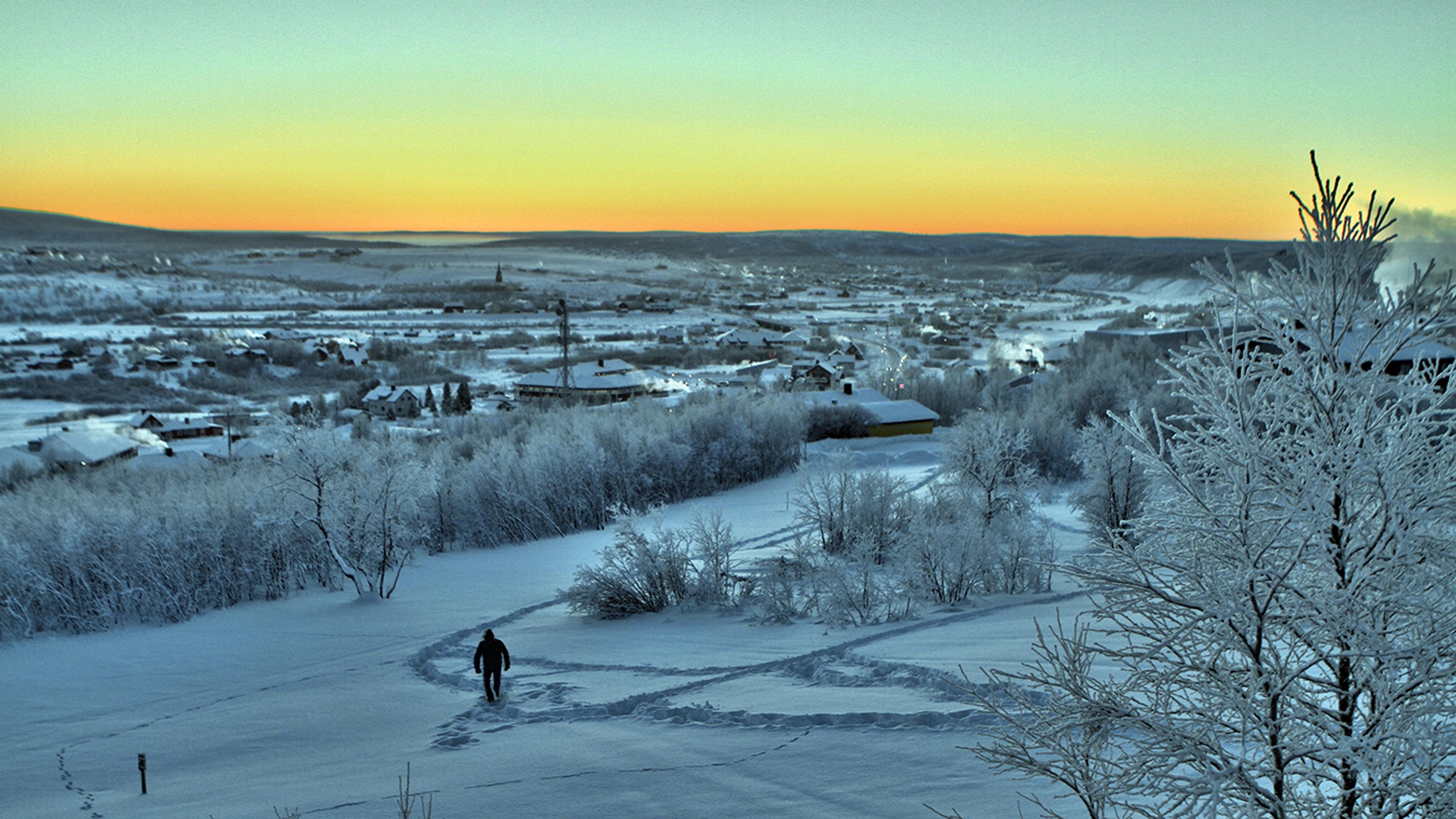 Vinterbilde fra Kautokeino, med sollys bak horisonten