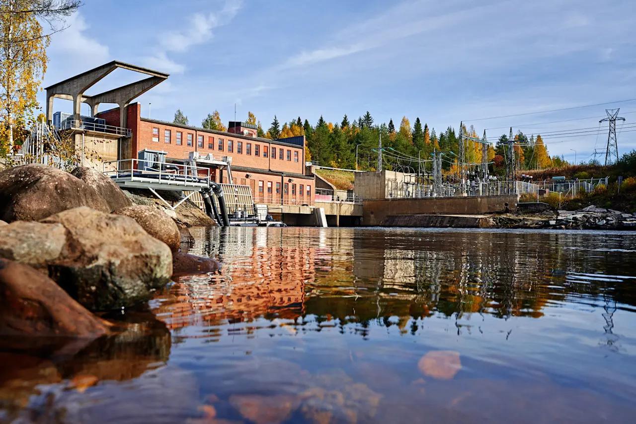 Water power station.