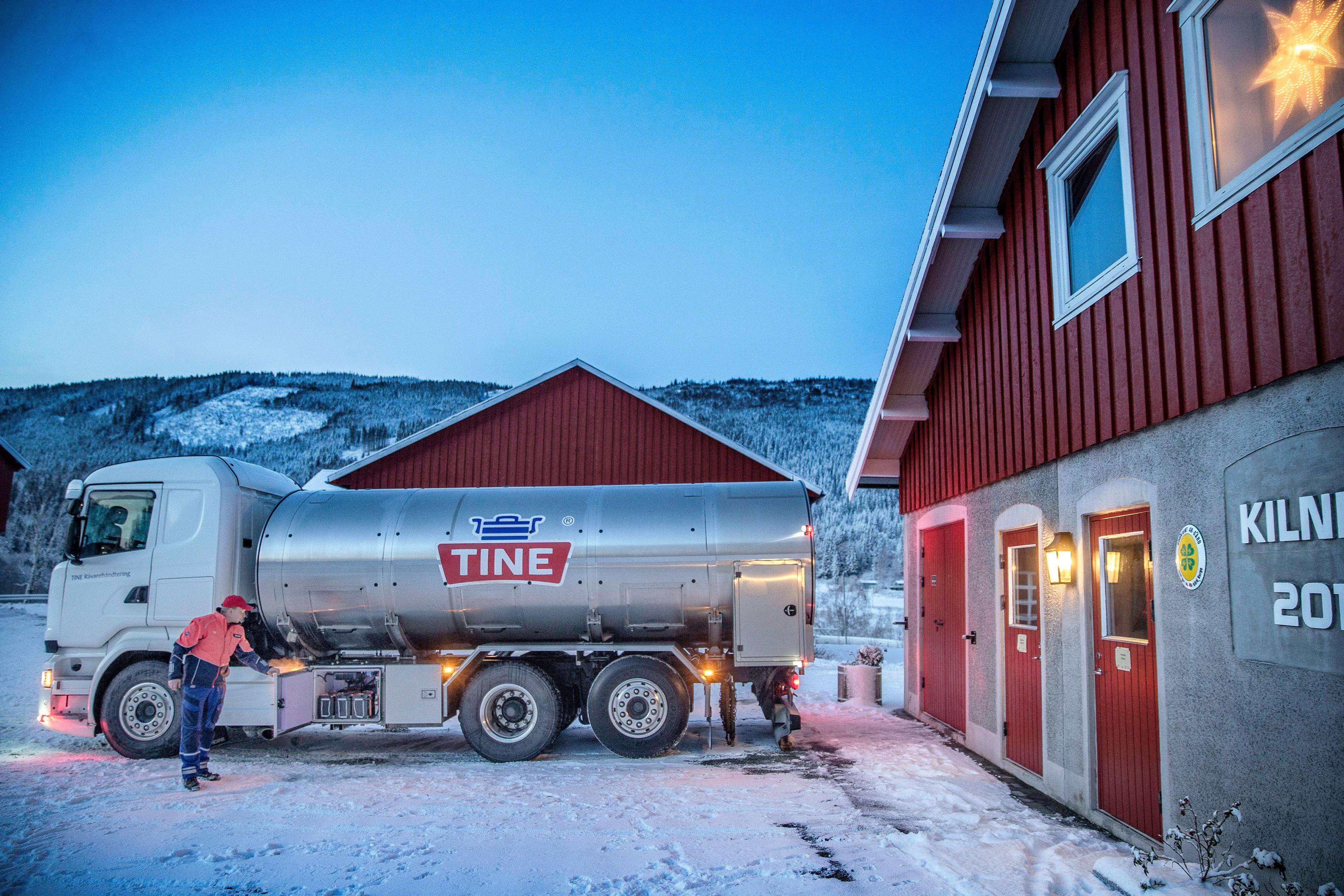 A truck with Tine outside during winter