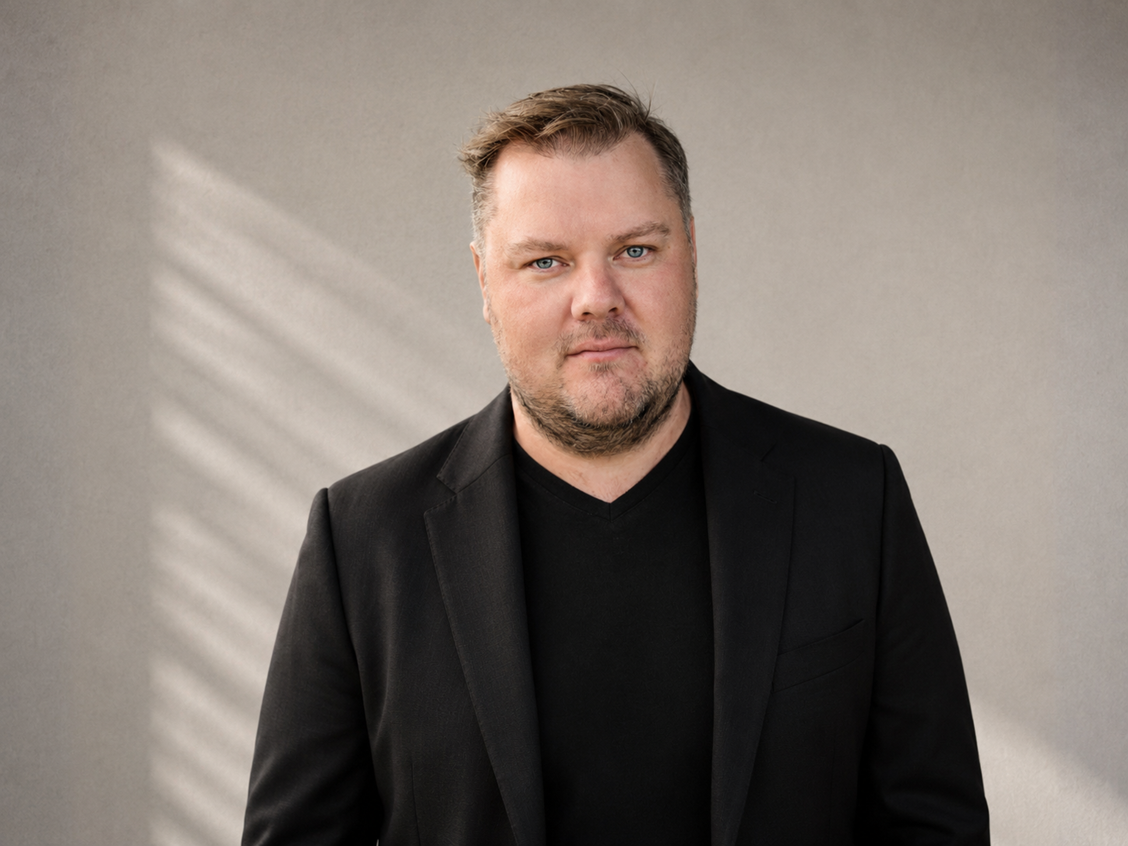 A portrait of Mathias Lindwe