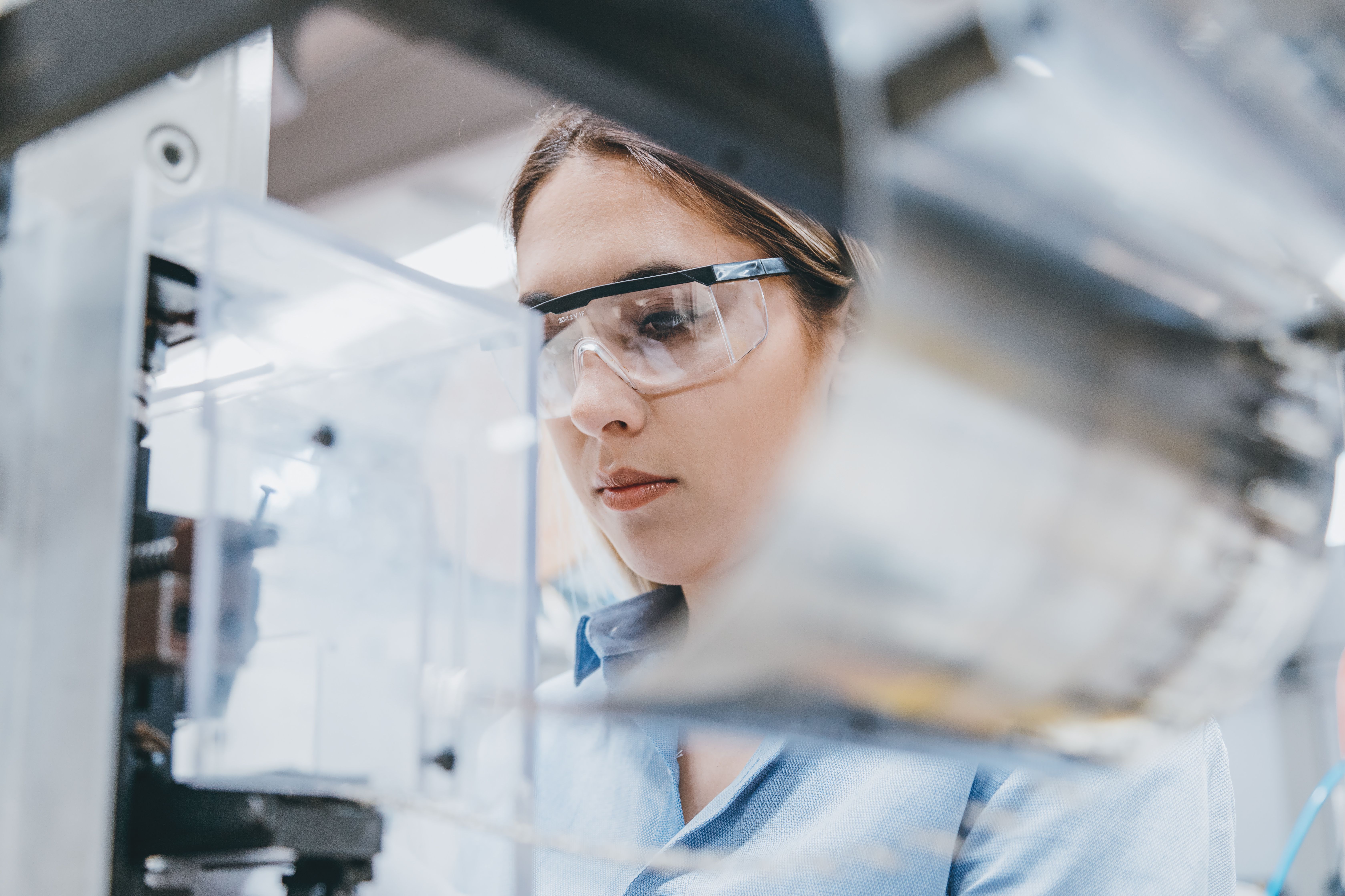 Images shows a scientist working in a lab