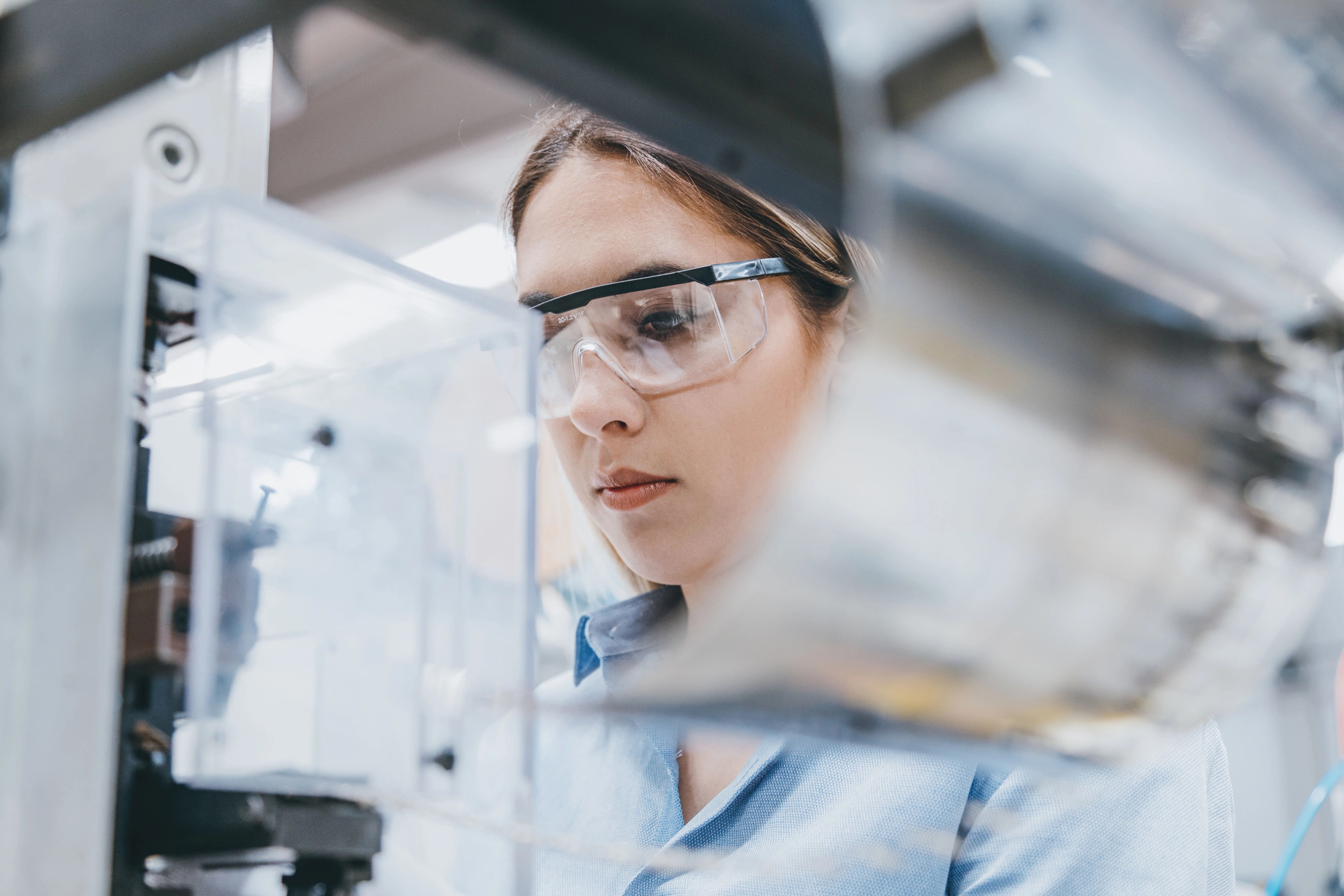 Images shows a scientist working in a lab