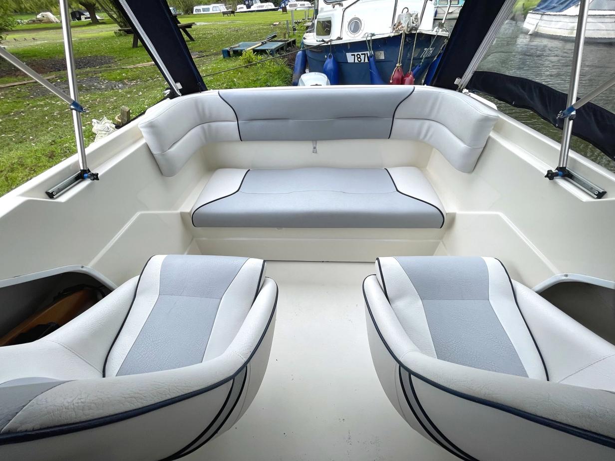 Bella 561 Boat For Sale