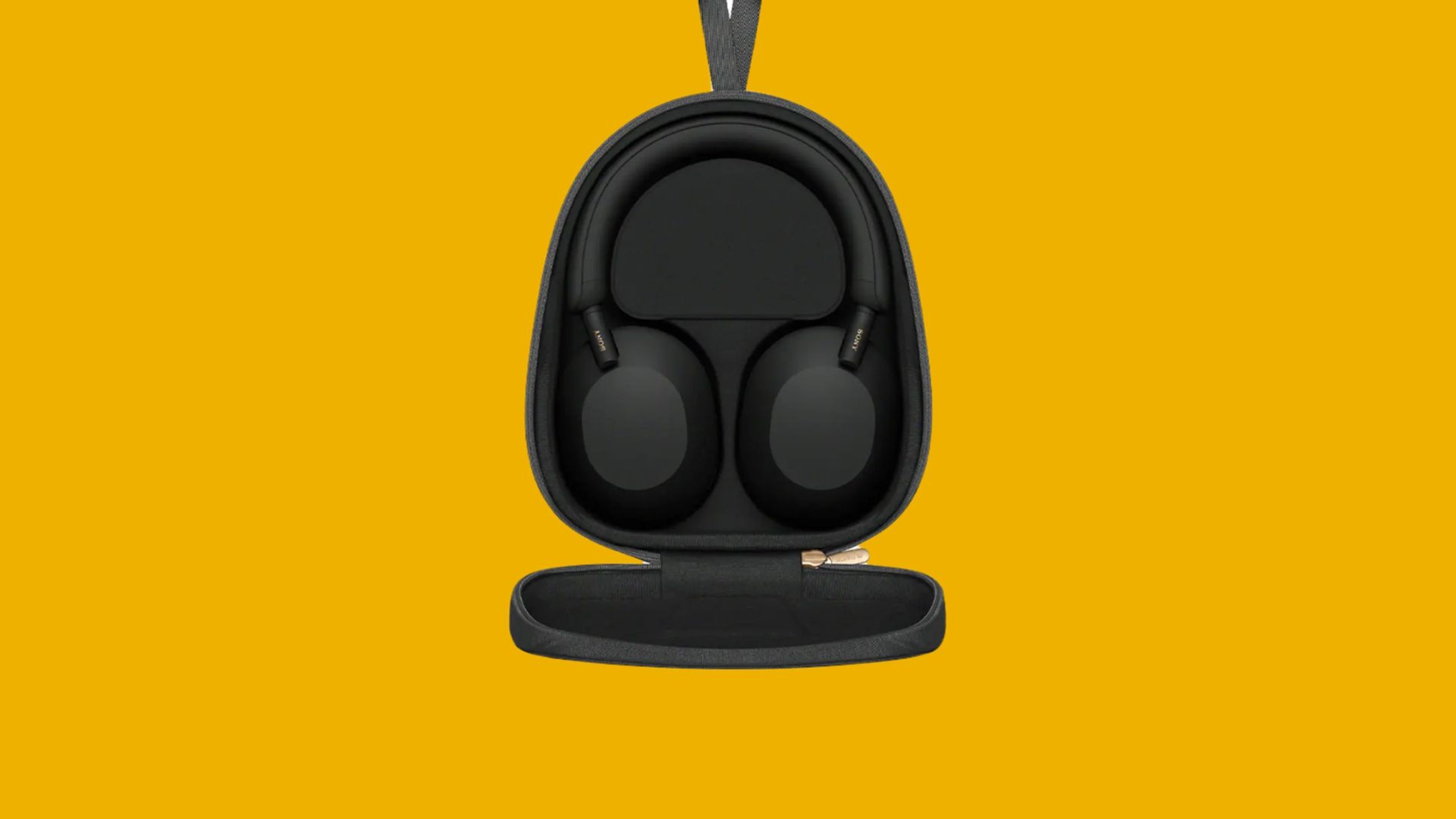 รูปหูฟัง Sony WH-1000XM5 ในกระเป๋า