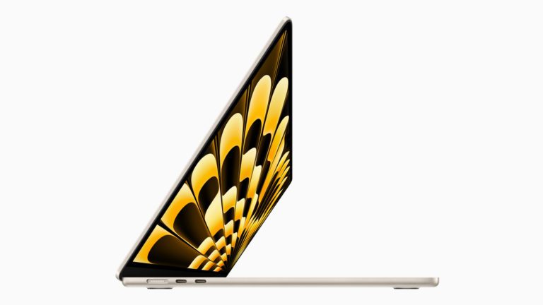 Macbook Air - The Distance