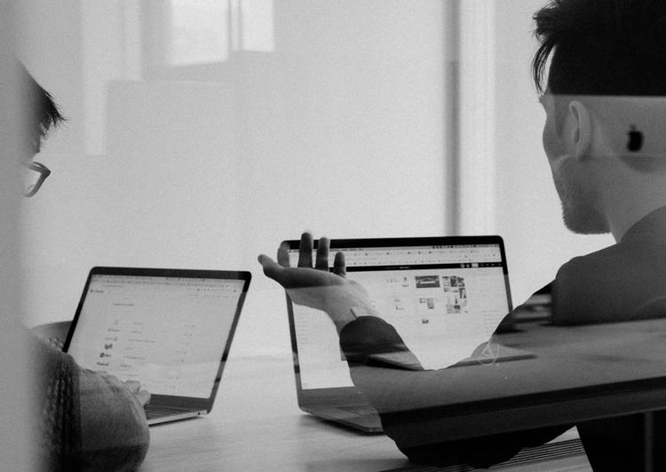 Your agency - having a meeting on laptops - The Distance Your agency - having a meeting on laptops - The Distance