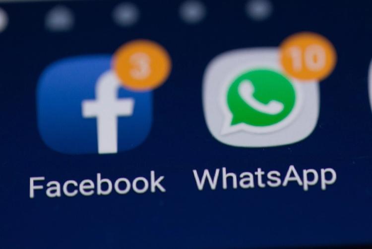 Facebook and WhatsApp apps - notifications - The Distance