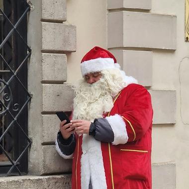 santa using apps santa using apps