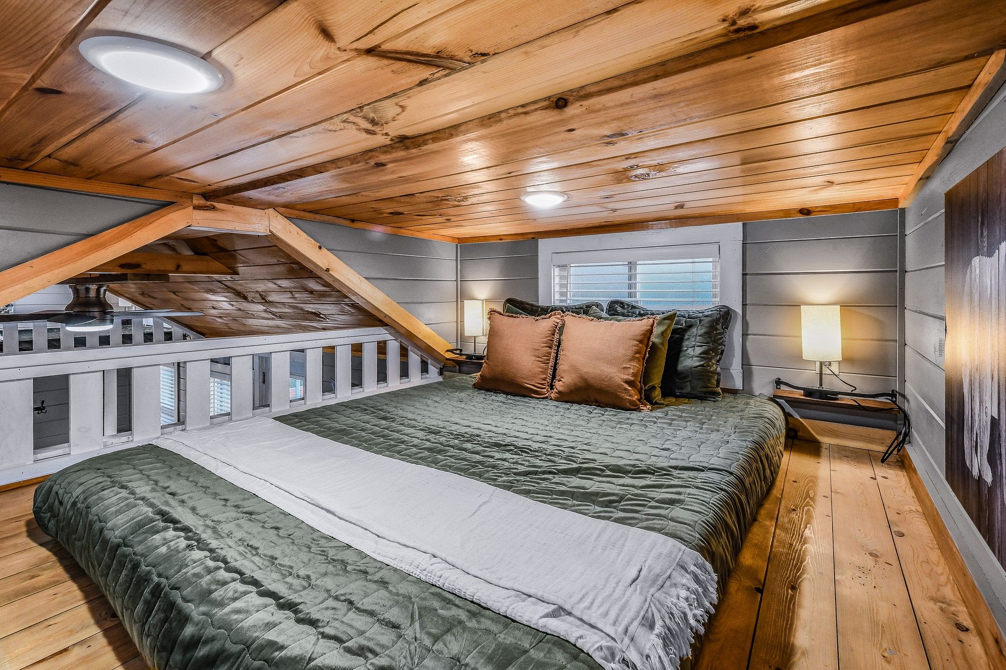 Queen Loft x2