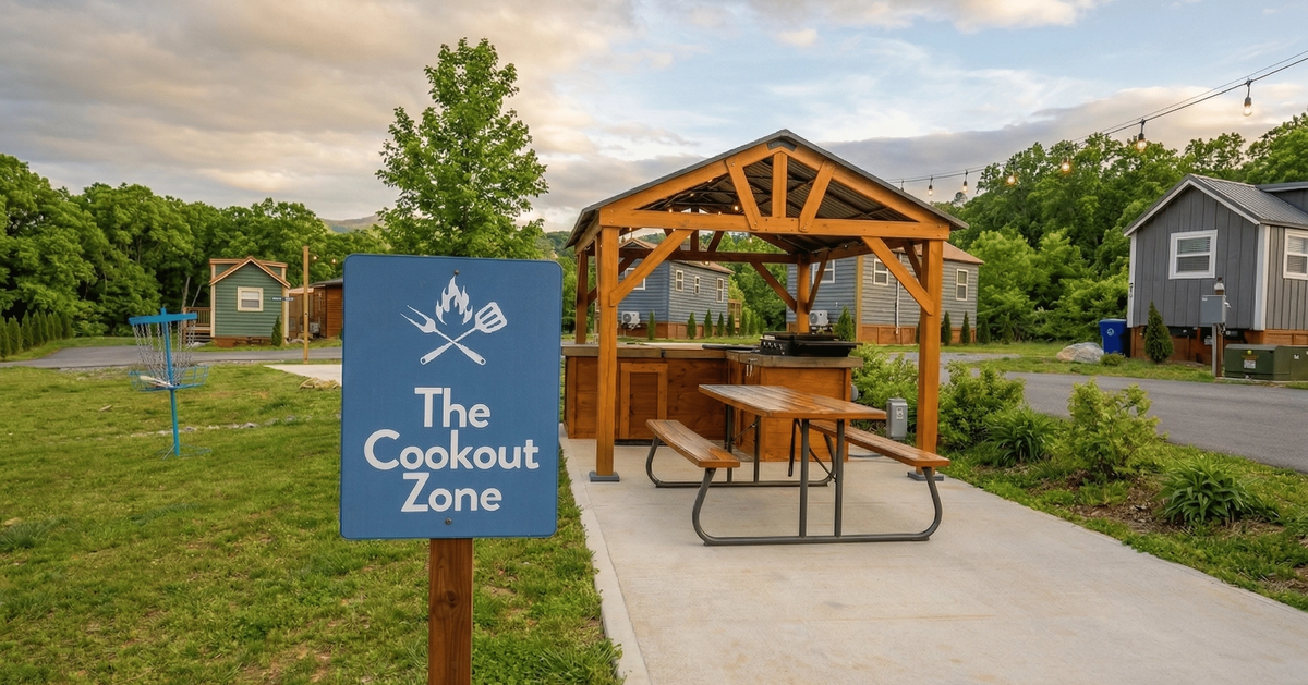 Outdoor cookout zone at Sojourn Lodging