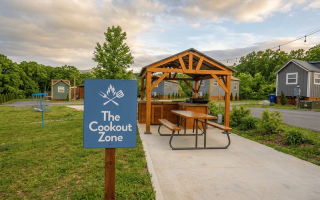 Outdoor cookout zone at Sojourn Lodging