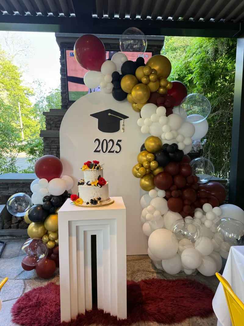 L Class of 2025 Graduation Display