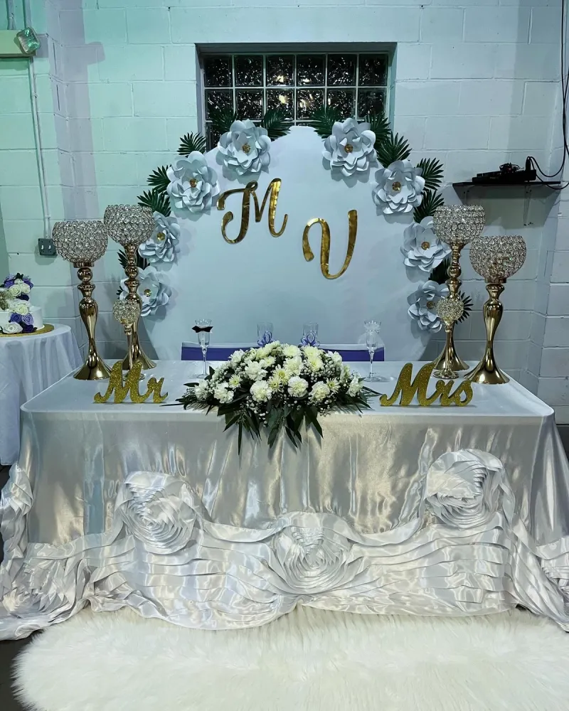 MV Wedding Couple Table