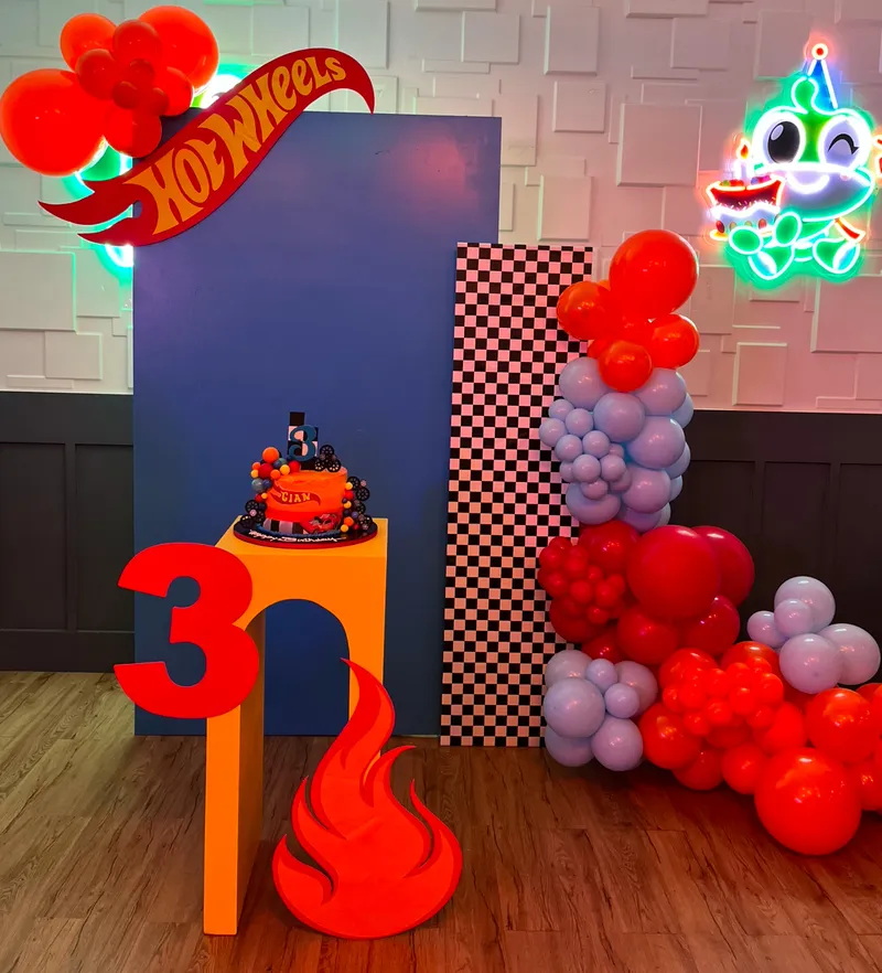 Hot Wheels Display without gifts