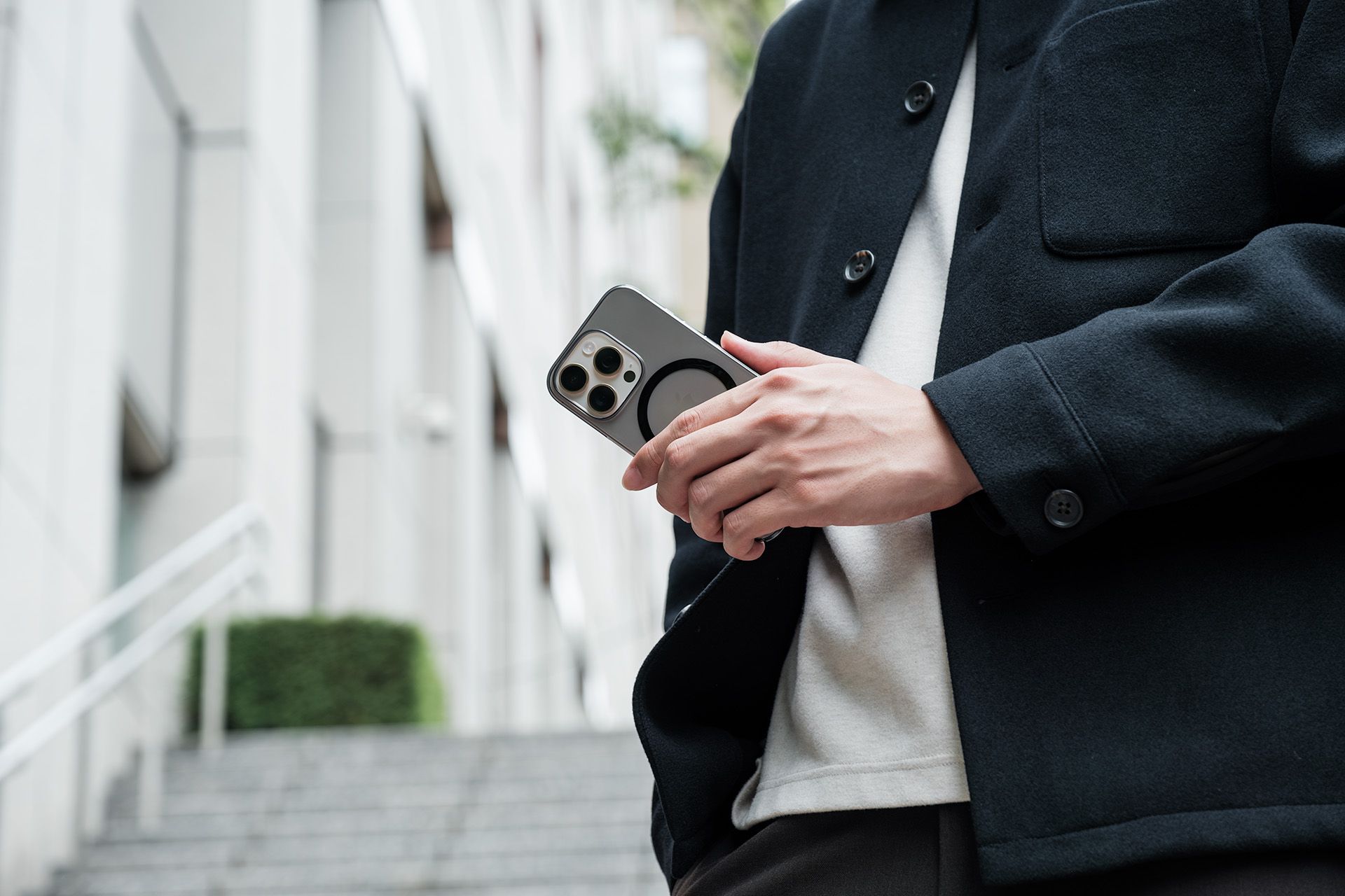 【美品】THE INVISIBLE AIR iPhone 16 Pro MAX用 THE INVISIBLE AIR