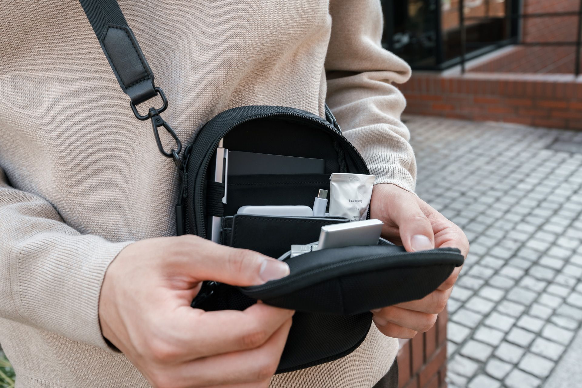 The Tokyo Techpack Phonesling - Ergofinite