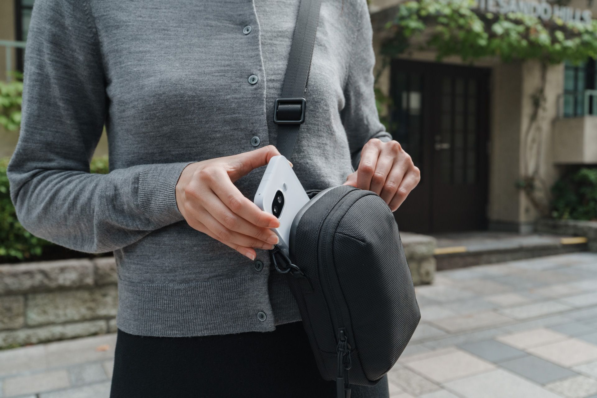 The Tokyo Techpack Phonesling - Ergofinite