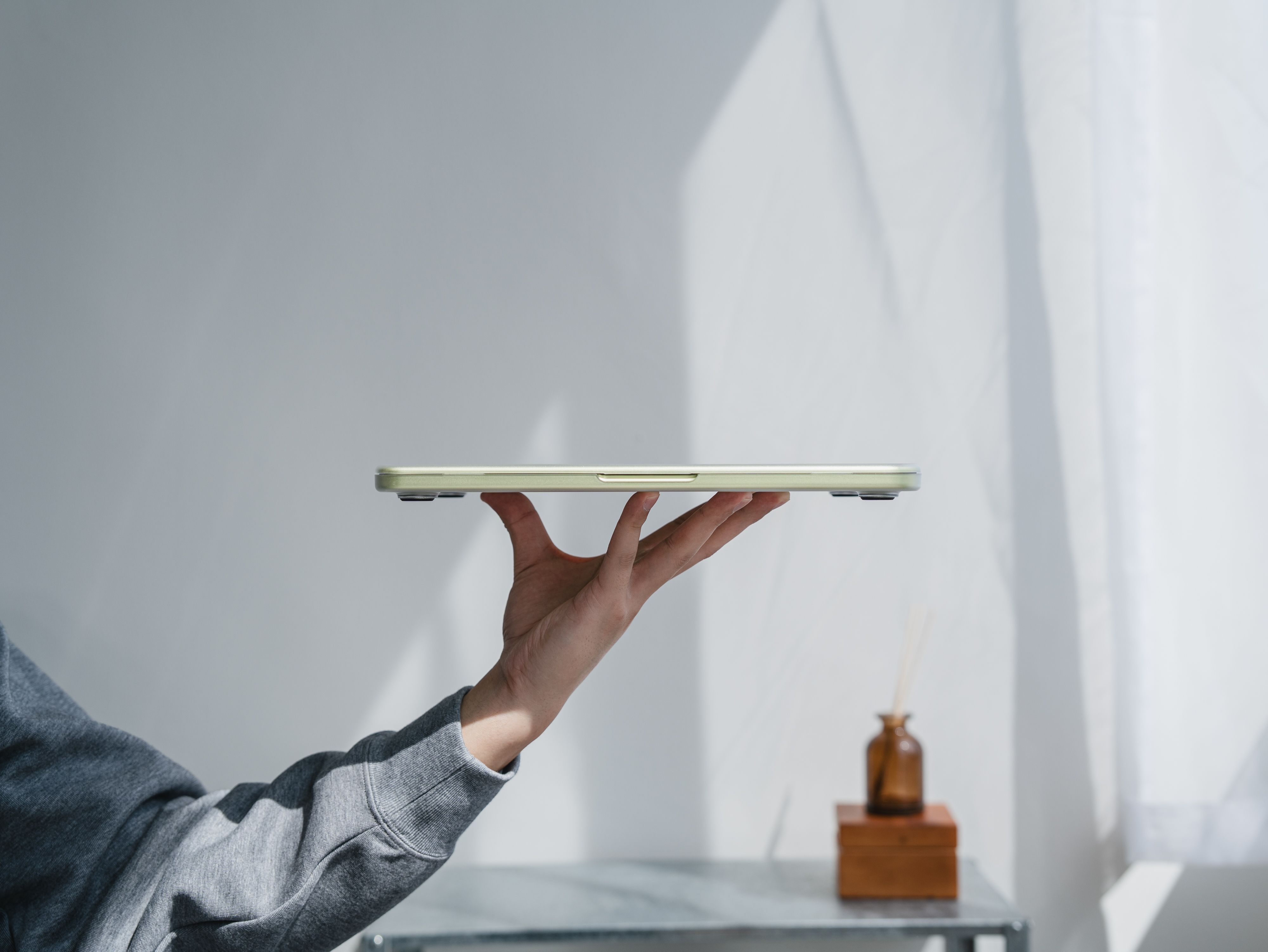 THE FROST AIR - 超薄型MacBook Neo/Air/Proケース