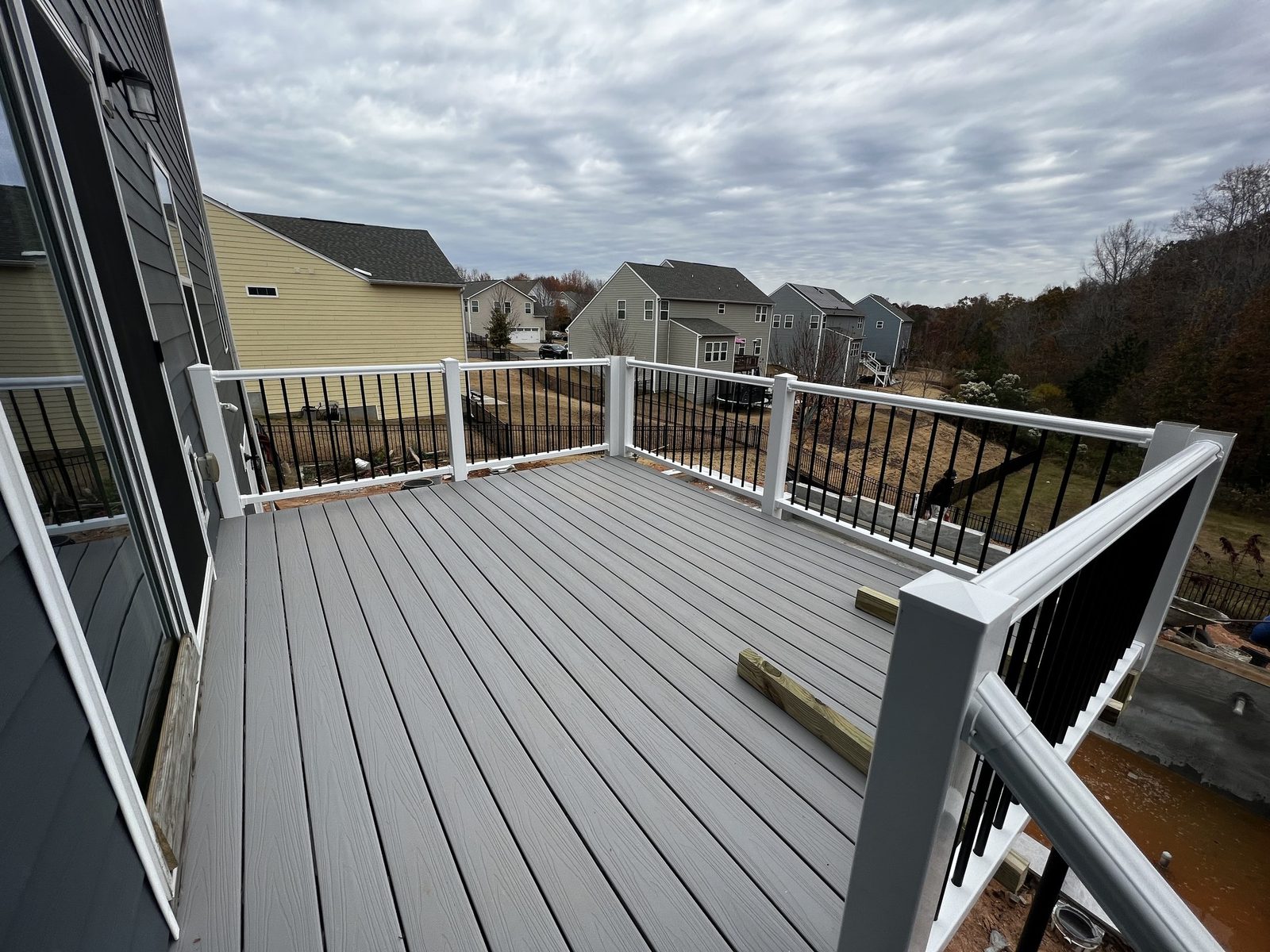Deck with modern black metal railings