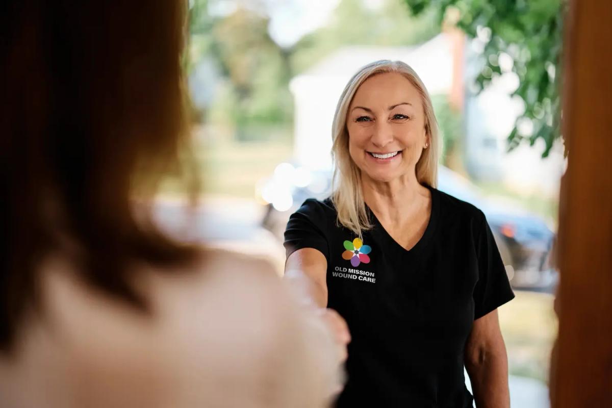 A wound care nurse arrives at a home