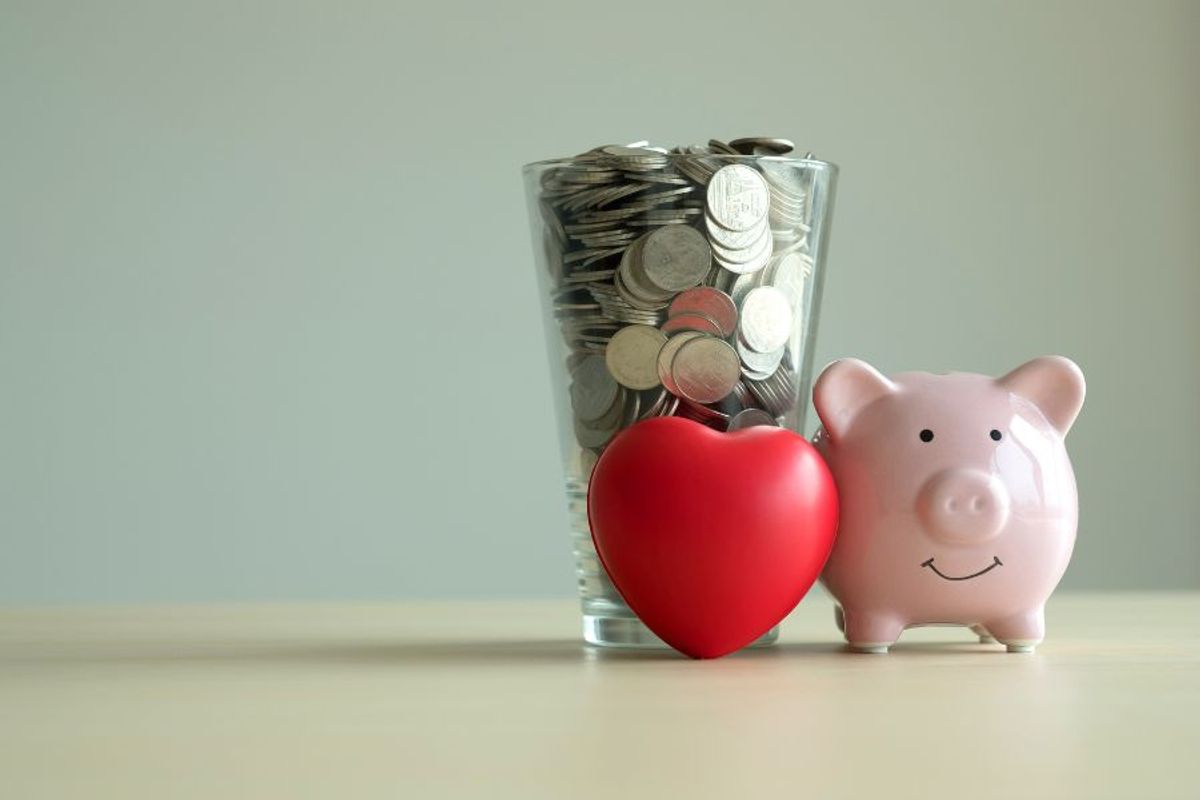 Savings jar and piggy bank illustrating how much money retirement planning in Melbourne requires