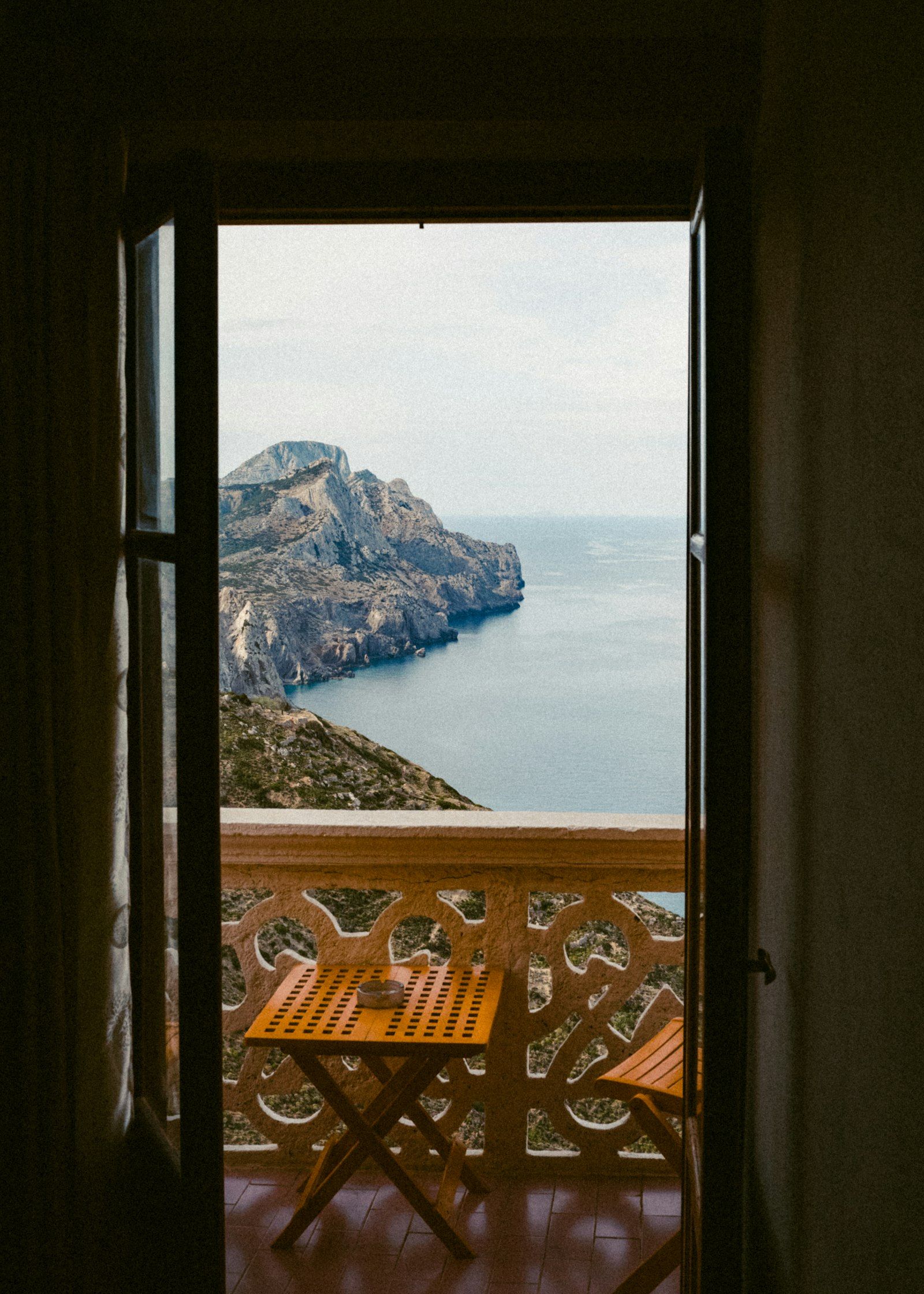 Balcony table and chairs above the water
