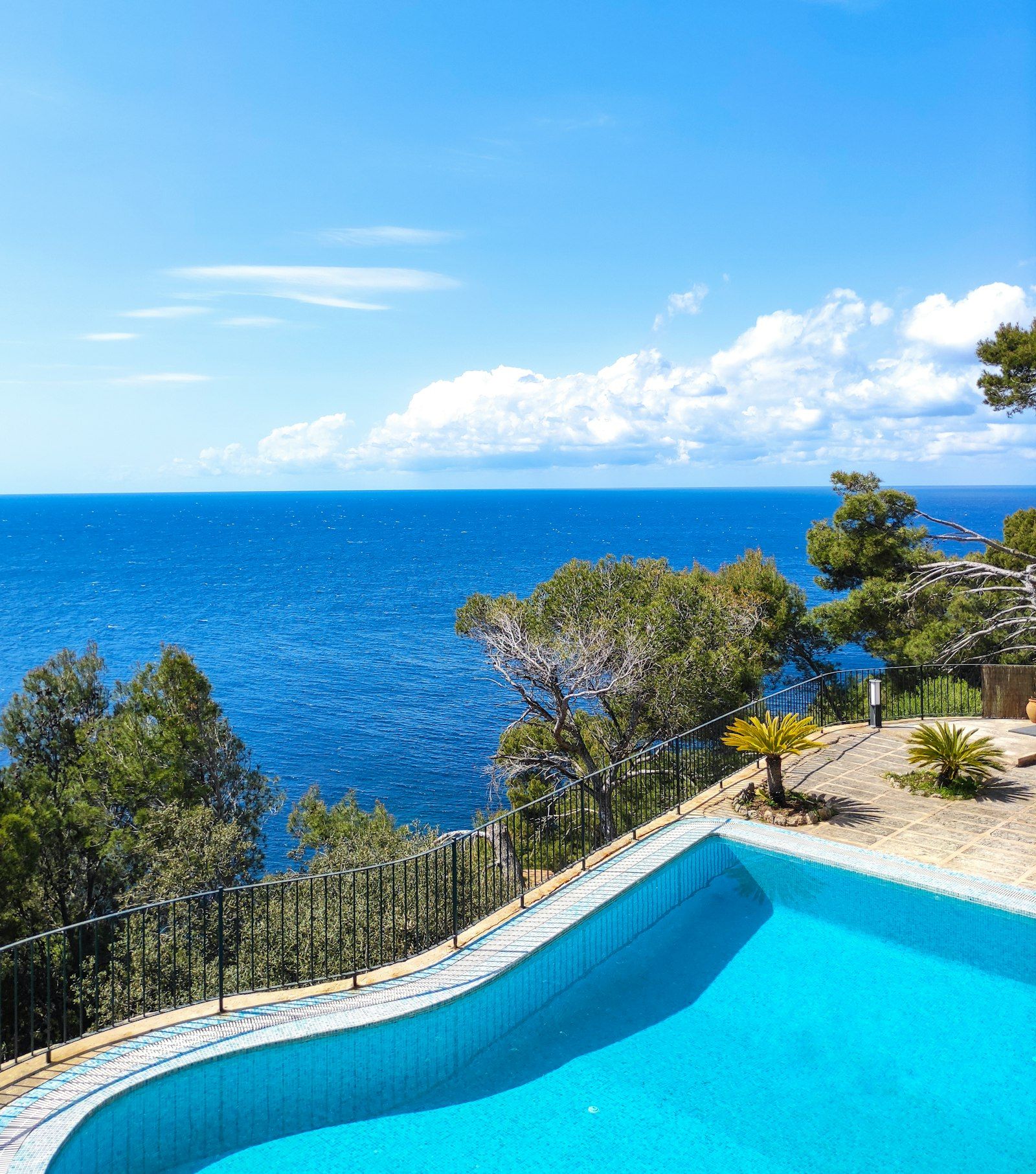 Infinity pool overlooking the sea