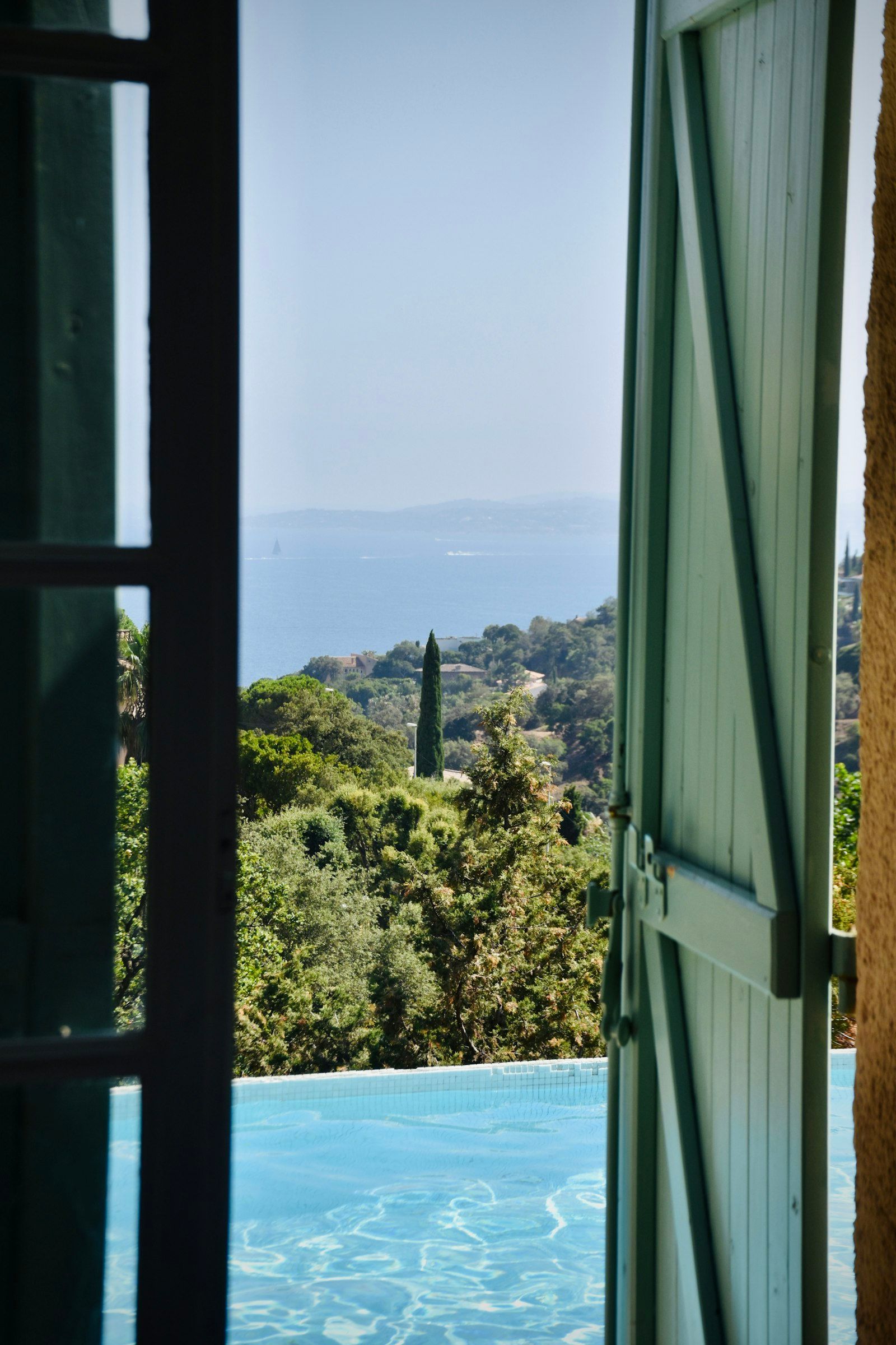 Open door leading to the pool and sea view