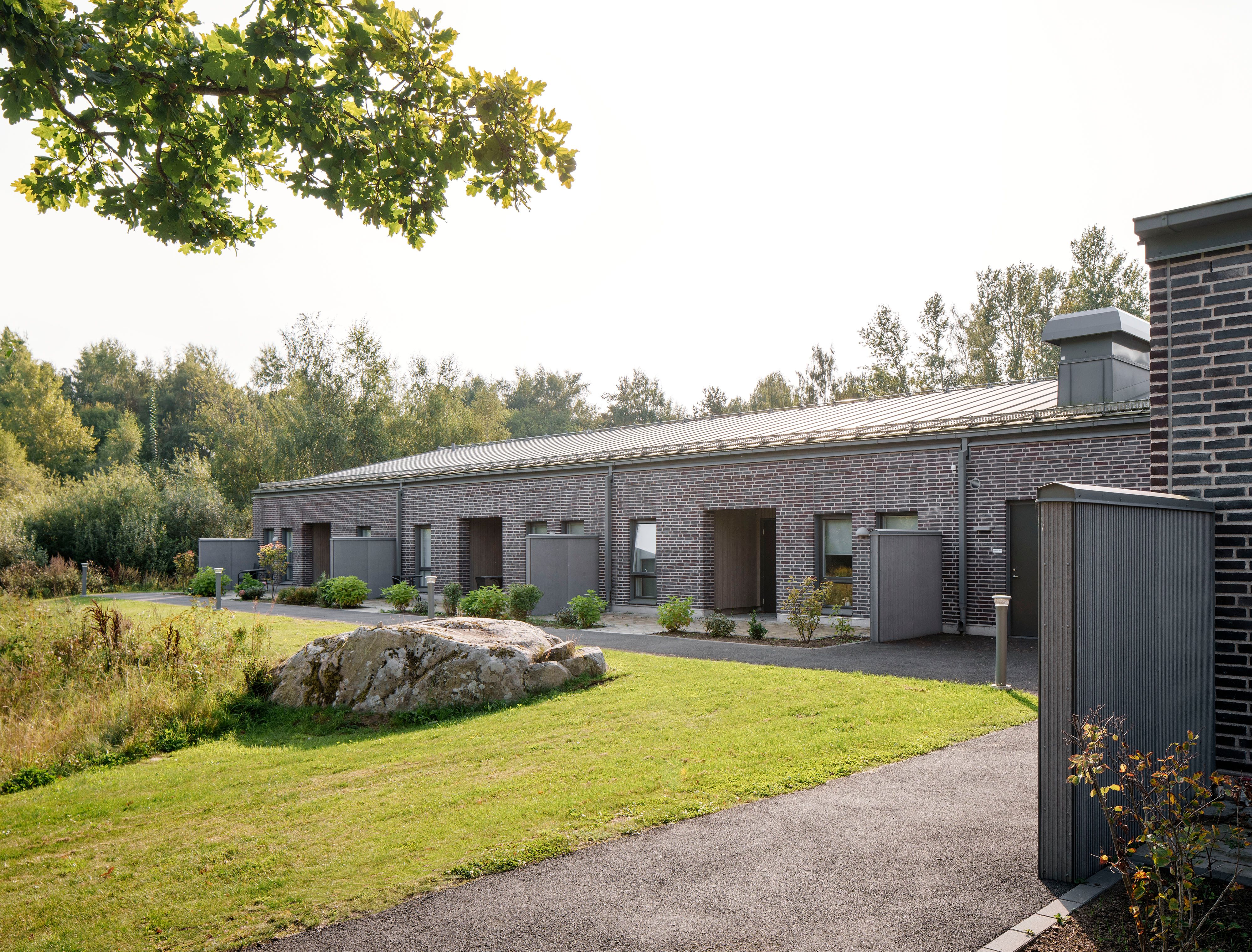 Färlöv servicebostäder, utemiljö, entréer