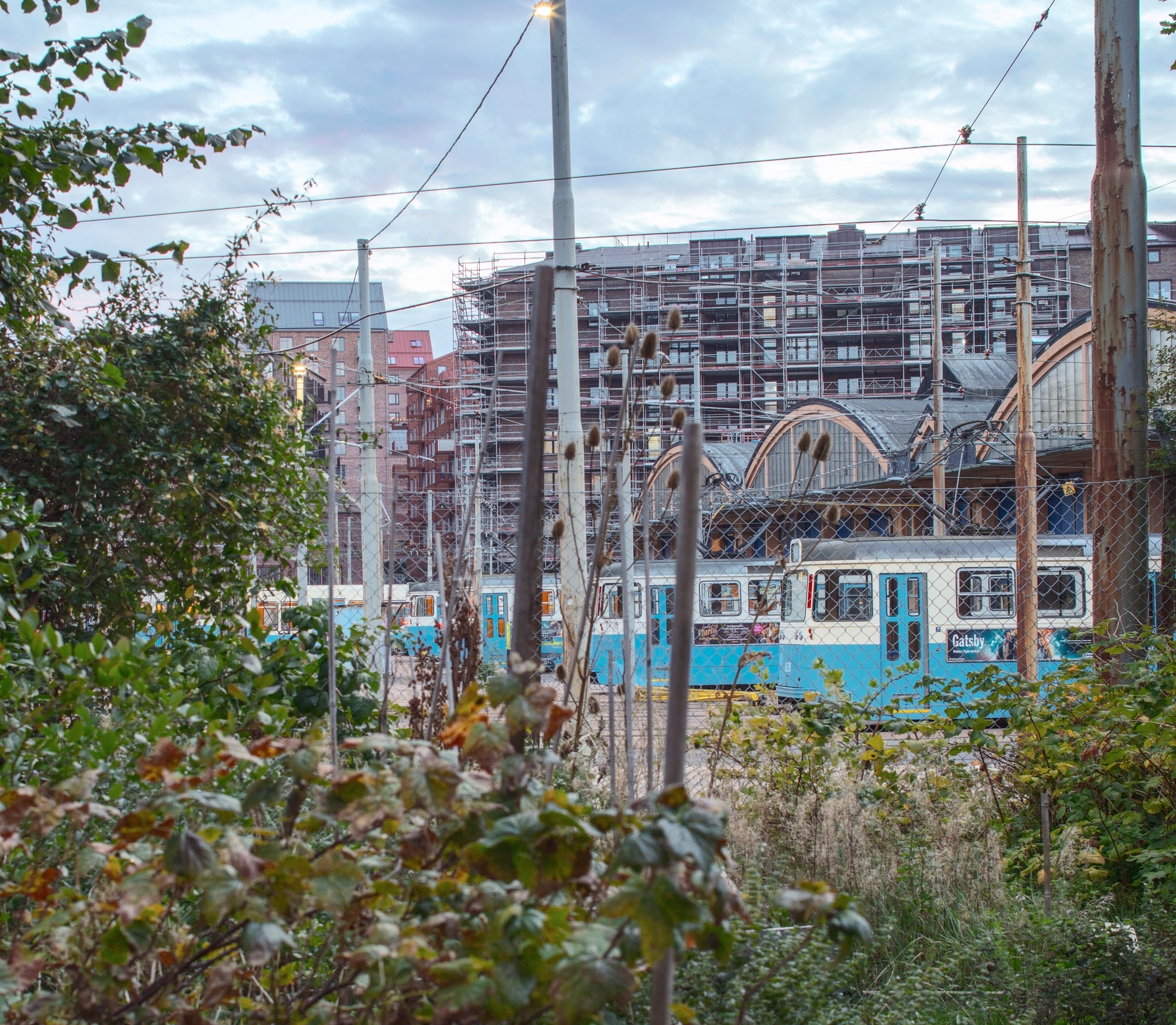 Kv Takgöken vy mot spårvagn