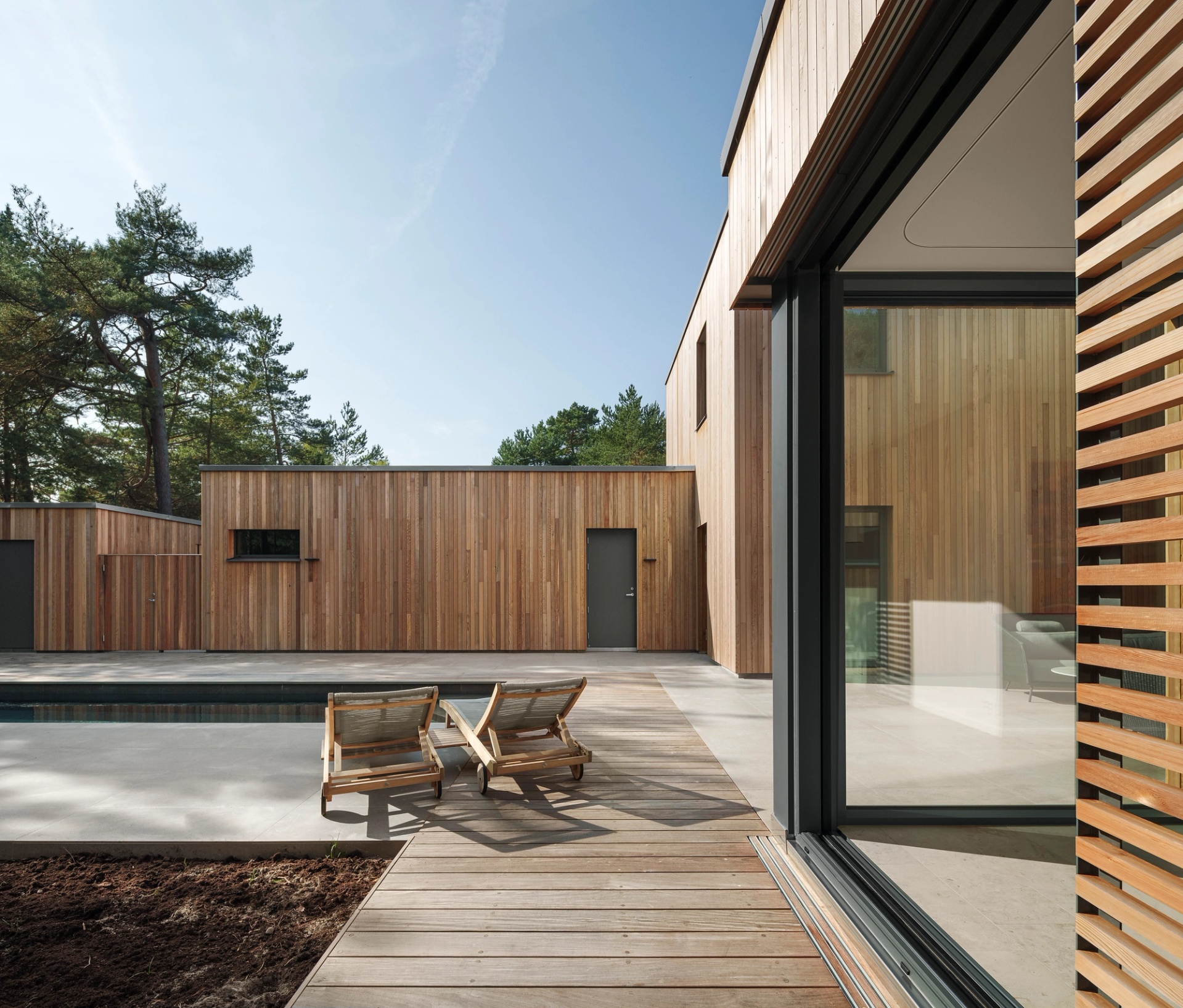 Villa J2 klädd i cederträpanel
