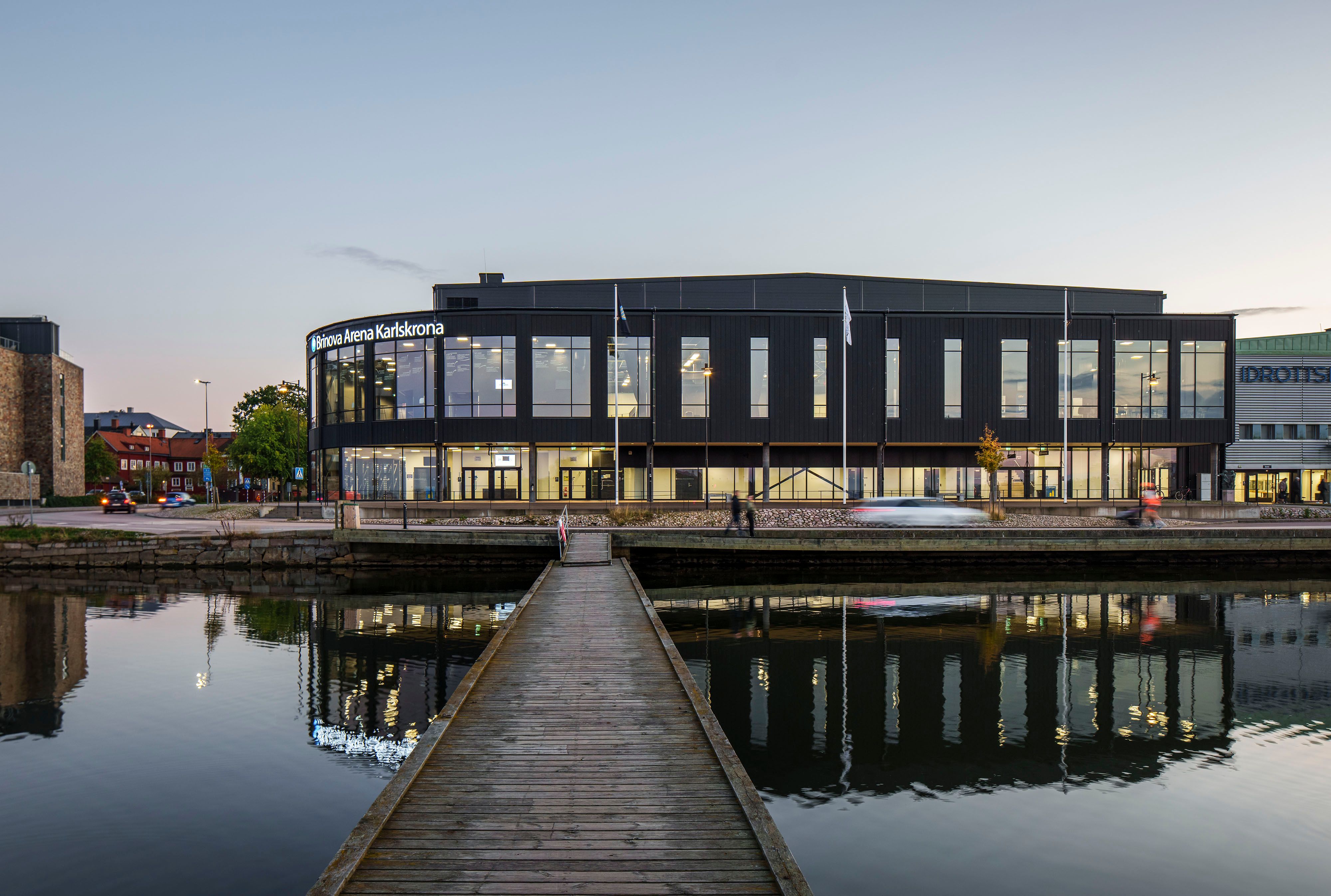 Brinova Arena Karlskrona. Exteriör från bryggan.