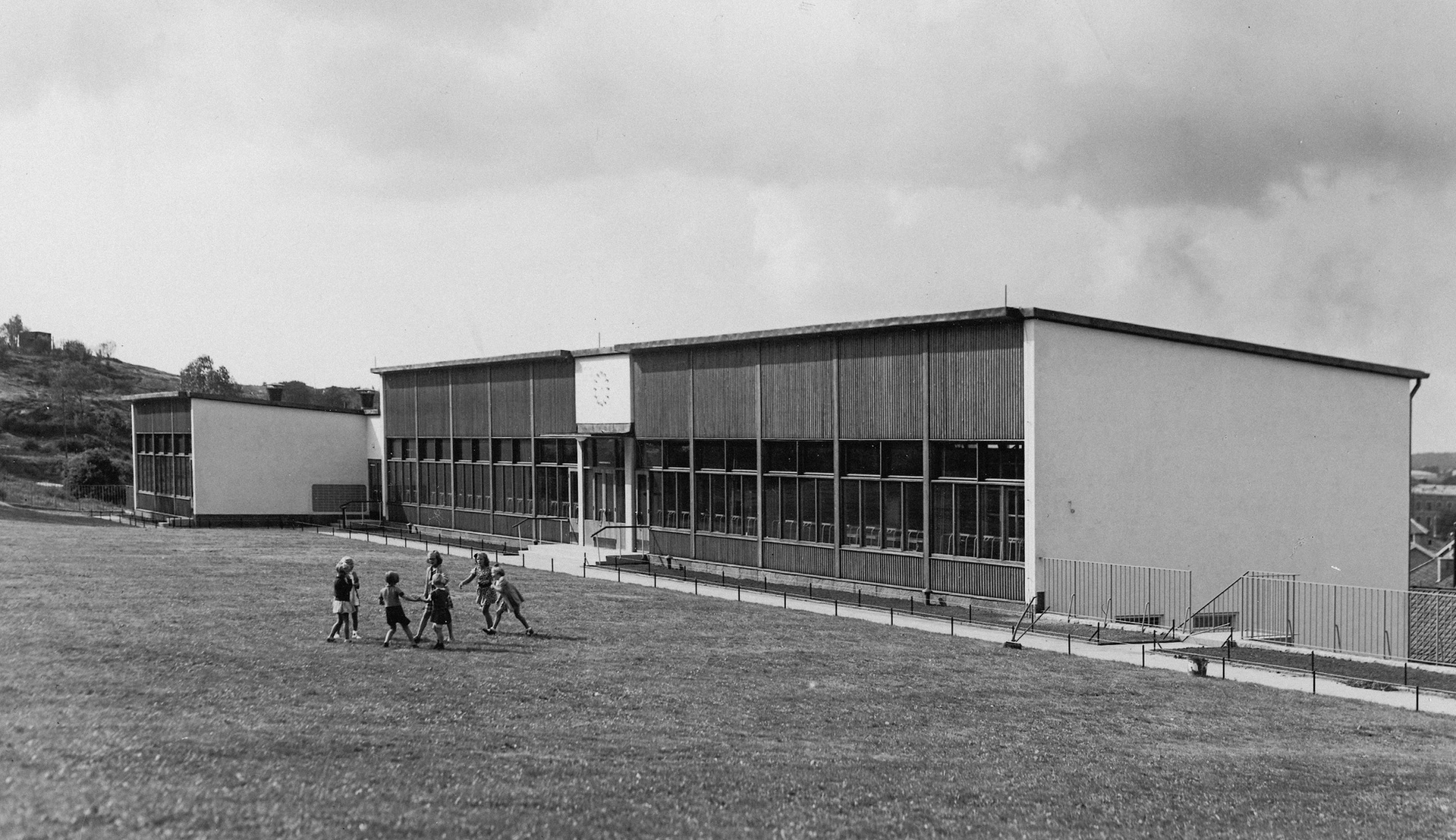 Exteriör arkivbild översikt fasad Sannaskolan
