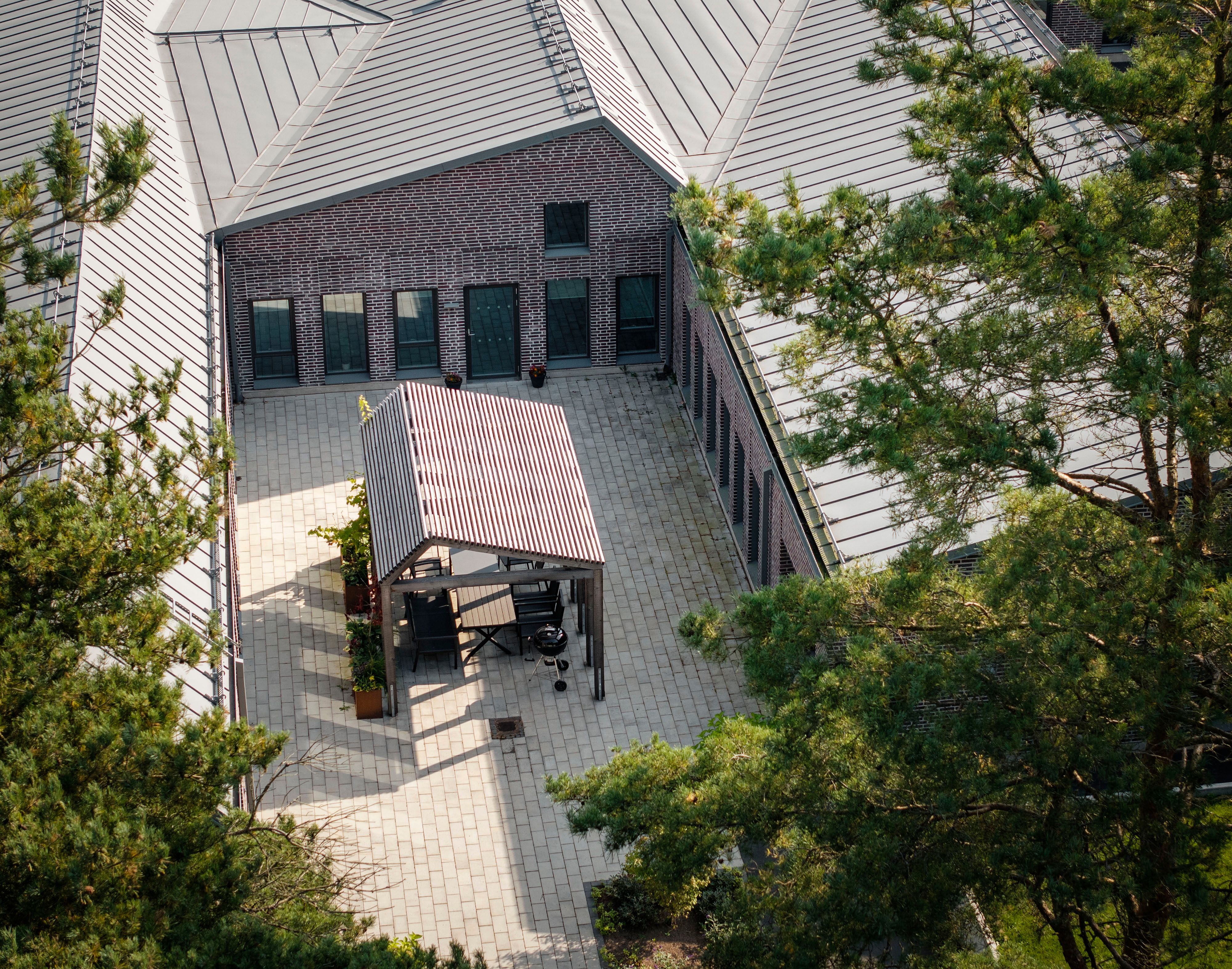 Färlöv servicebostäder, exteriör gemensam utemiljö, pergola