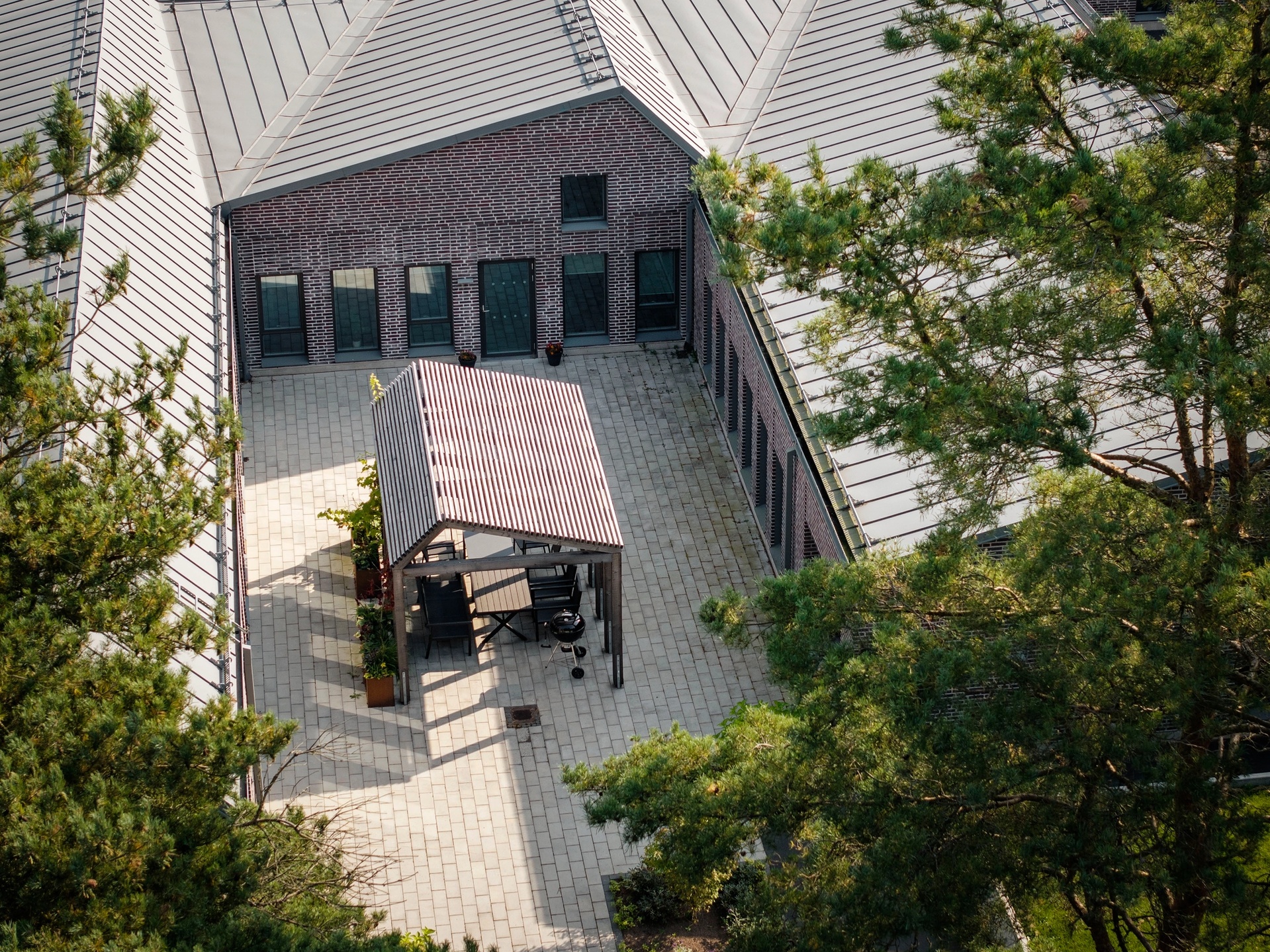 Färlöv servicebostäder, exteriör gemensam utemiljö, pergola