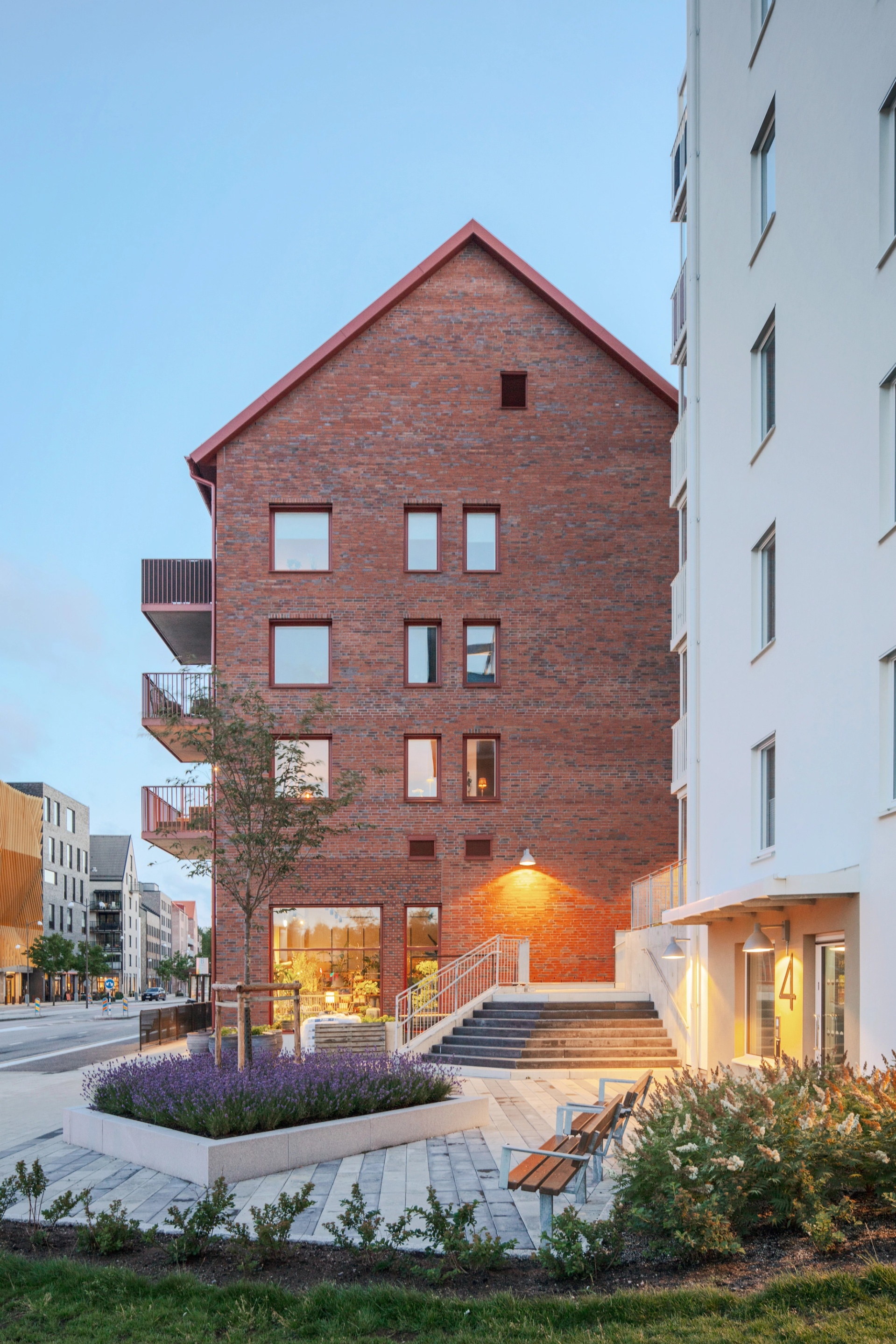 Hovås entré fasader och trappa mot gatan