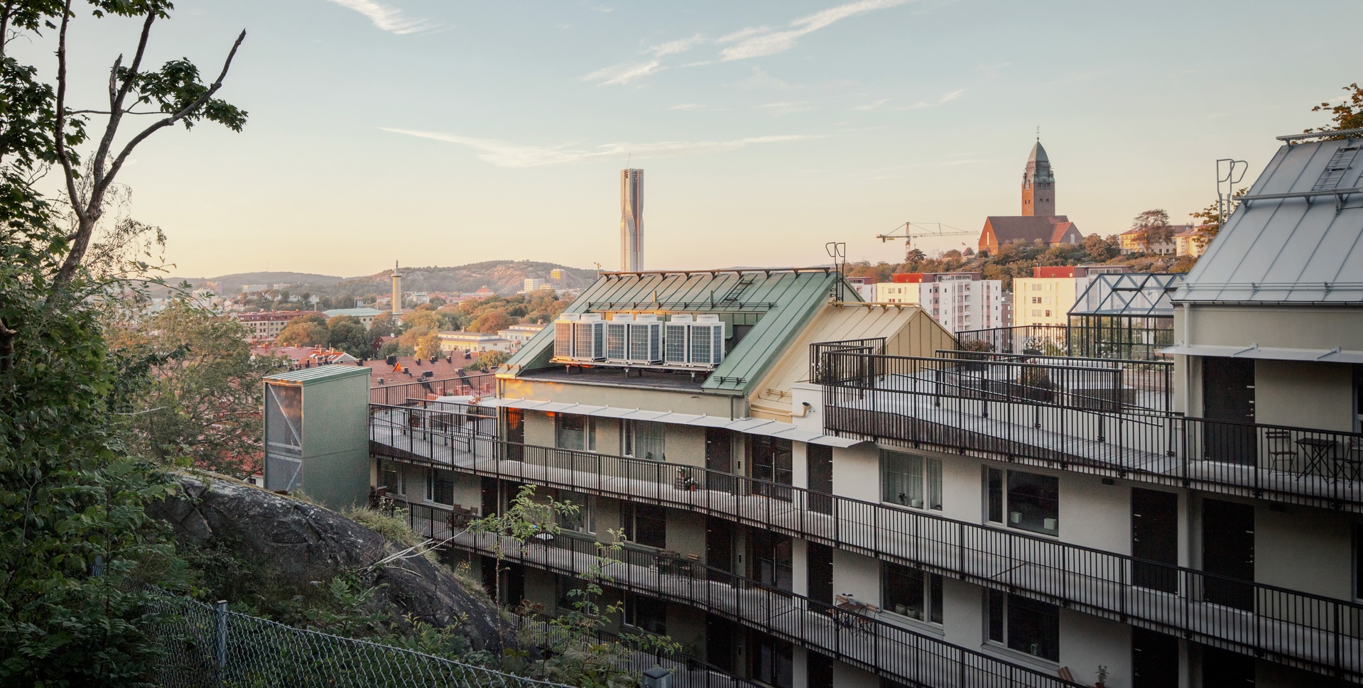 Godhems Backe i Majorna, Göteborg. Fasad, loftgångar och takterrass