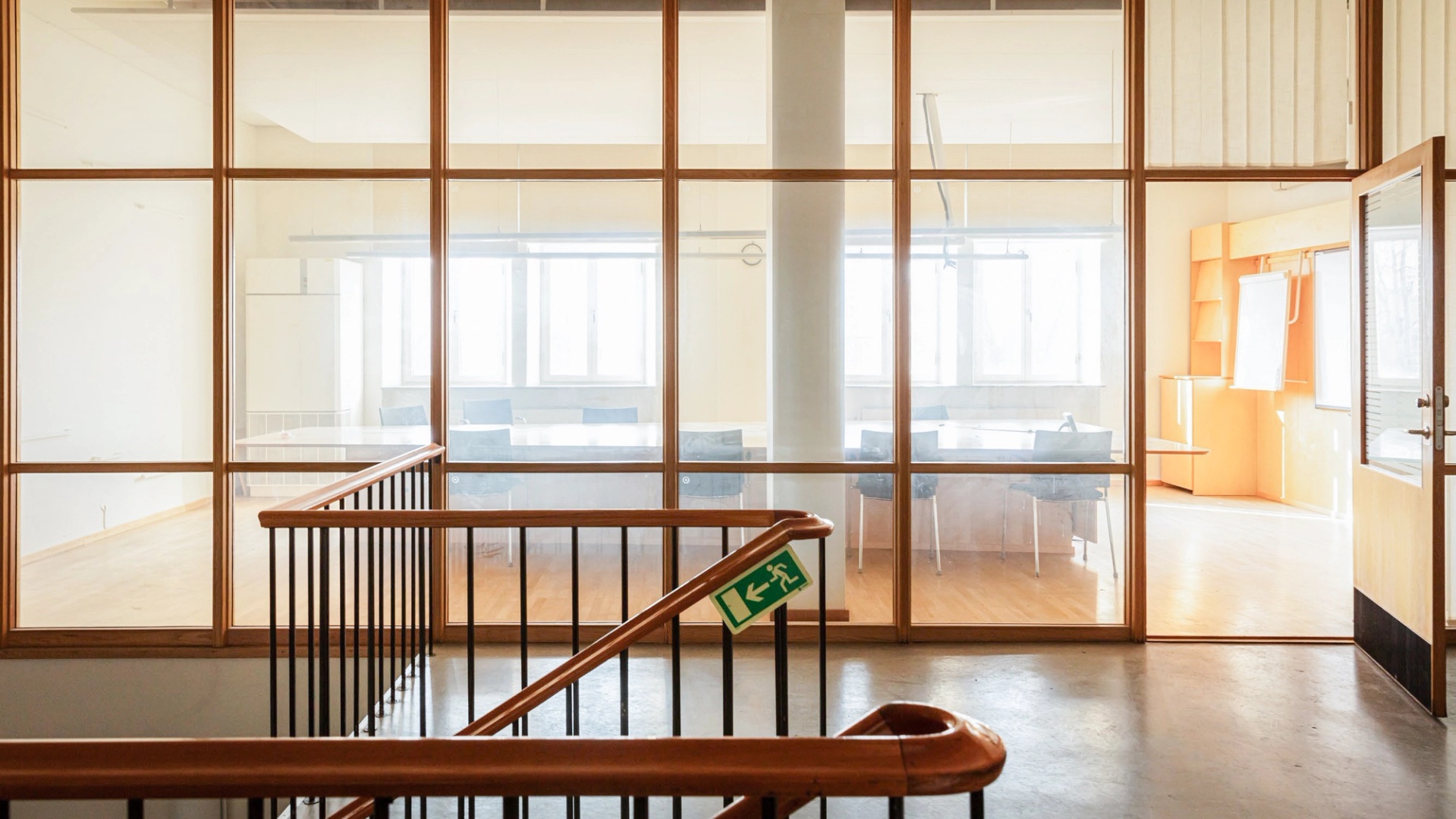 Interiört foto på trappuppgång och konferensrum i projektet Ångkvarn i Uppsala.