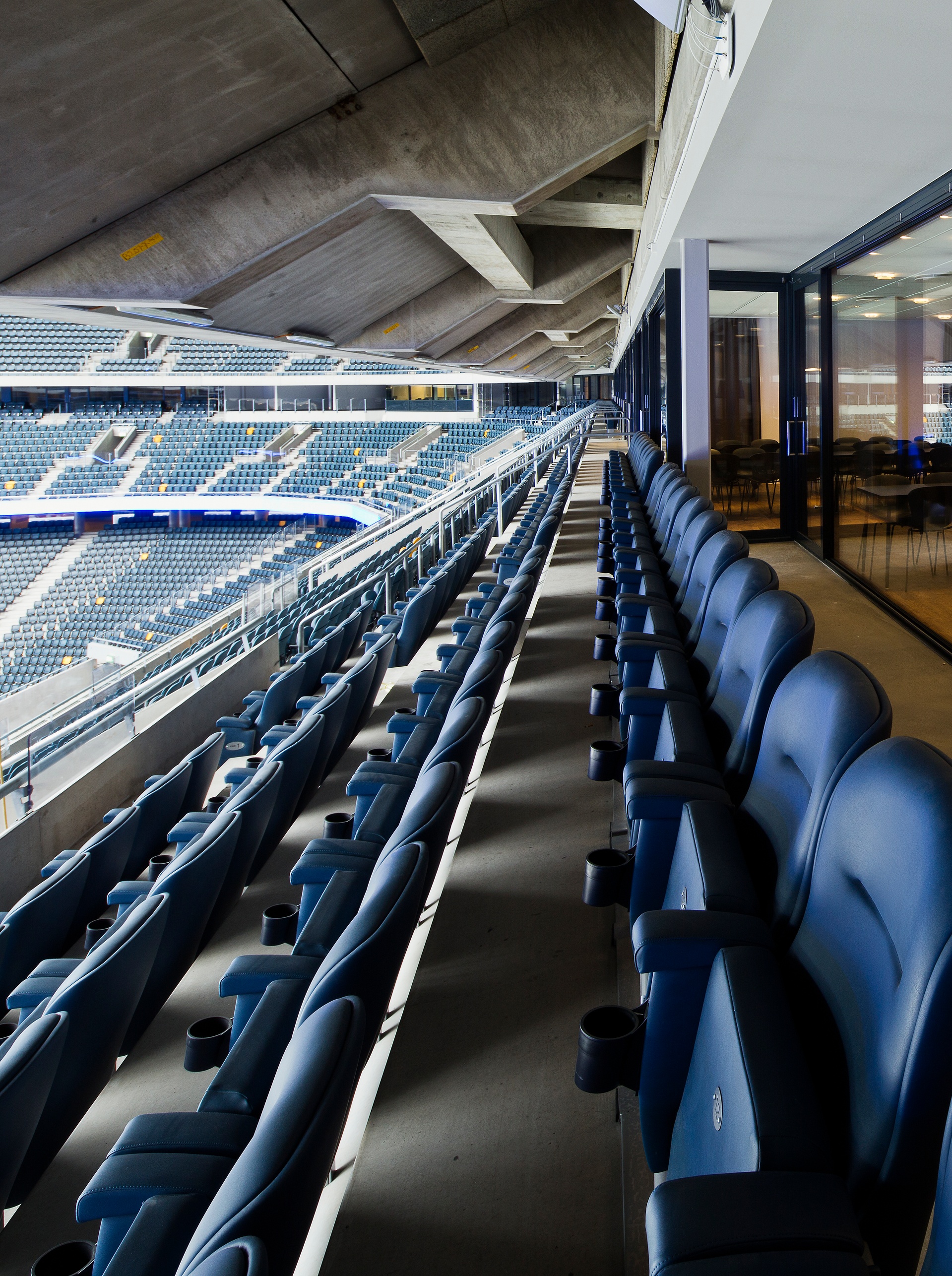 Friends Arena tak och sittplatser