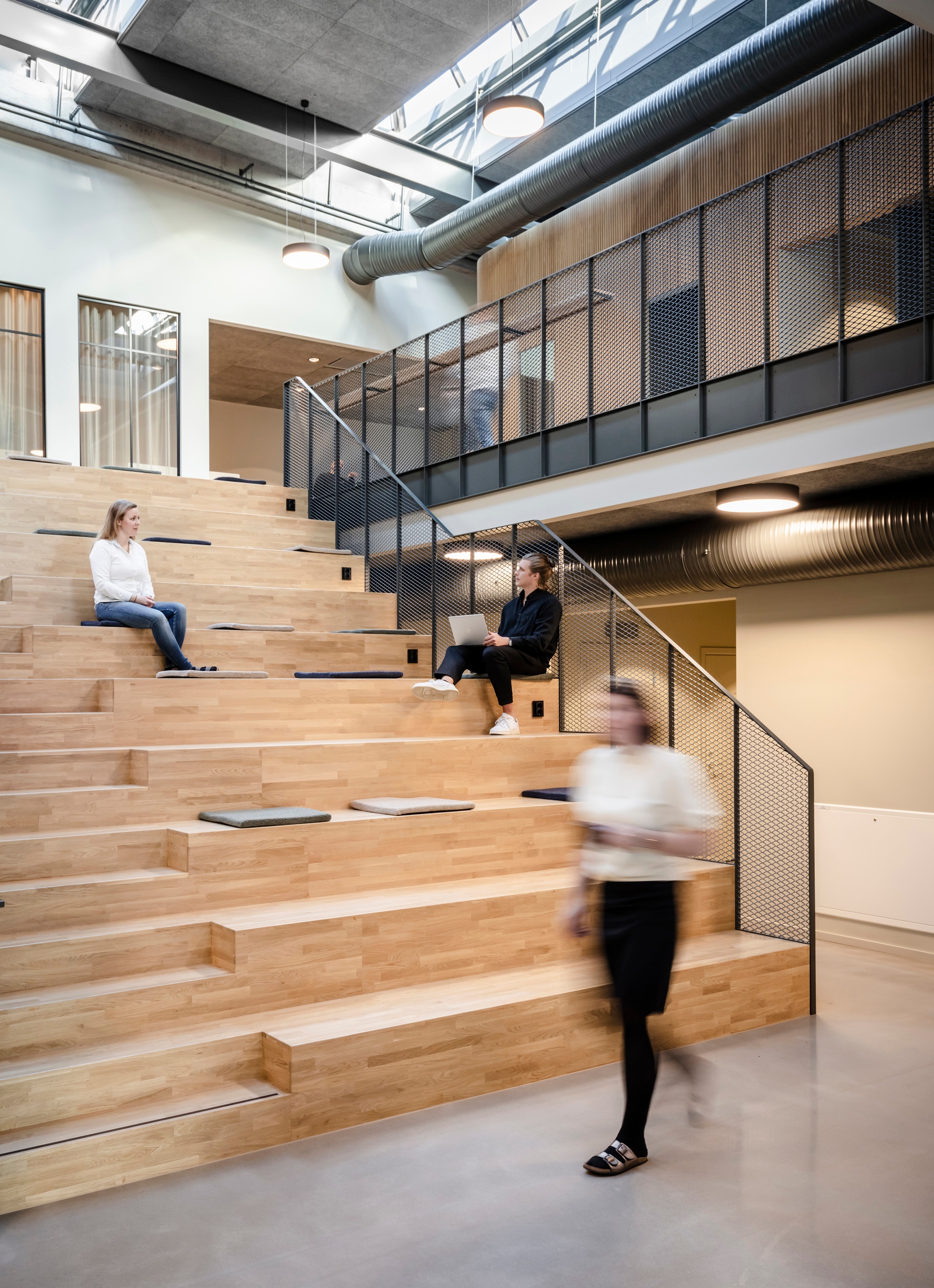 Corem kontor i Göteborg - gradängtrappa där man kan träffas för att umgås.